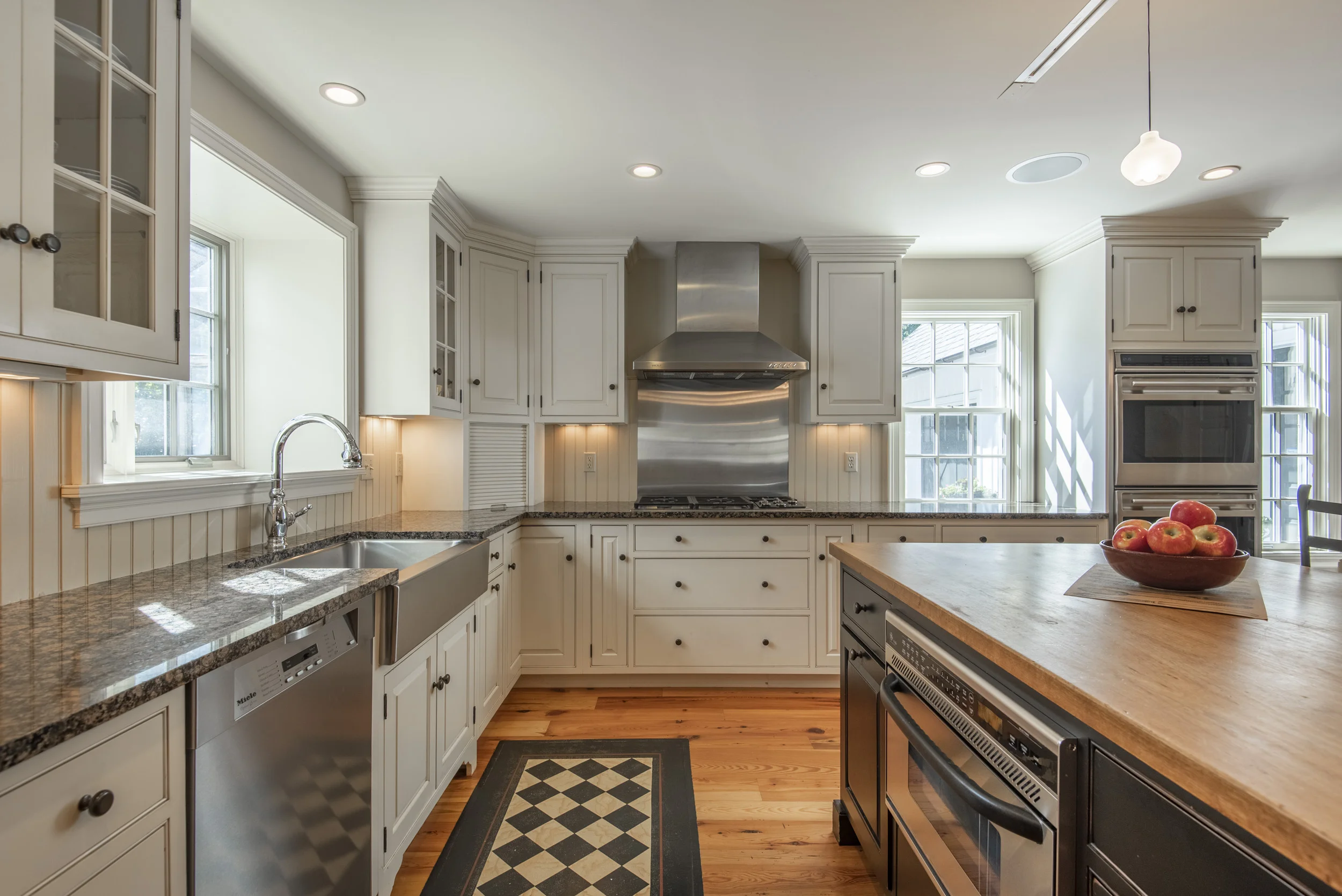 815 Larkspur Ln_digital_8.jpg