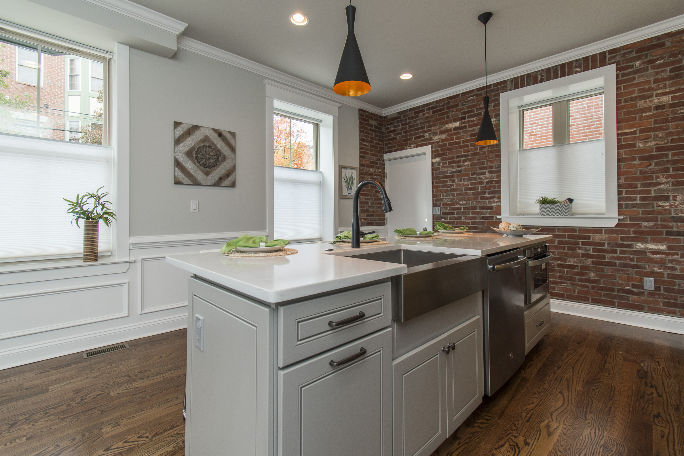 MLS 2061 Catharine St_16.jpg