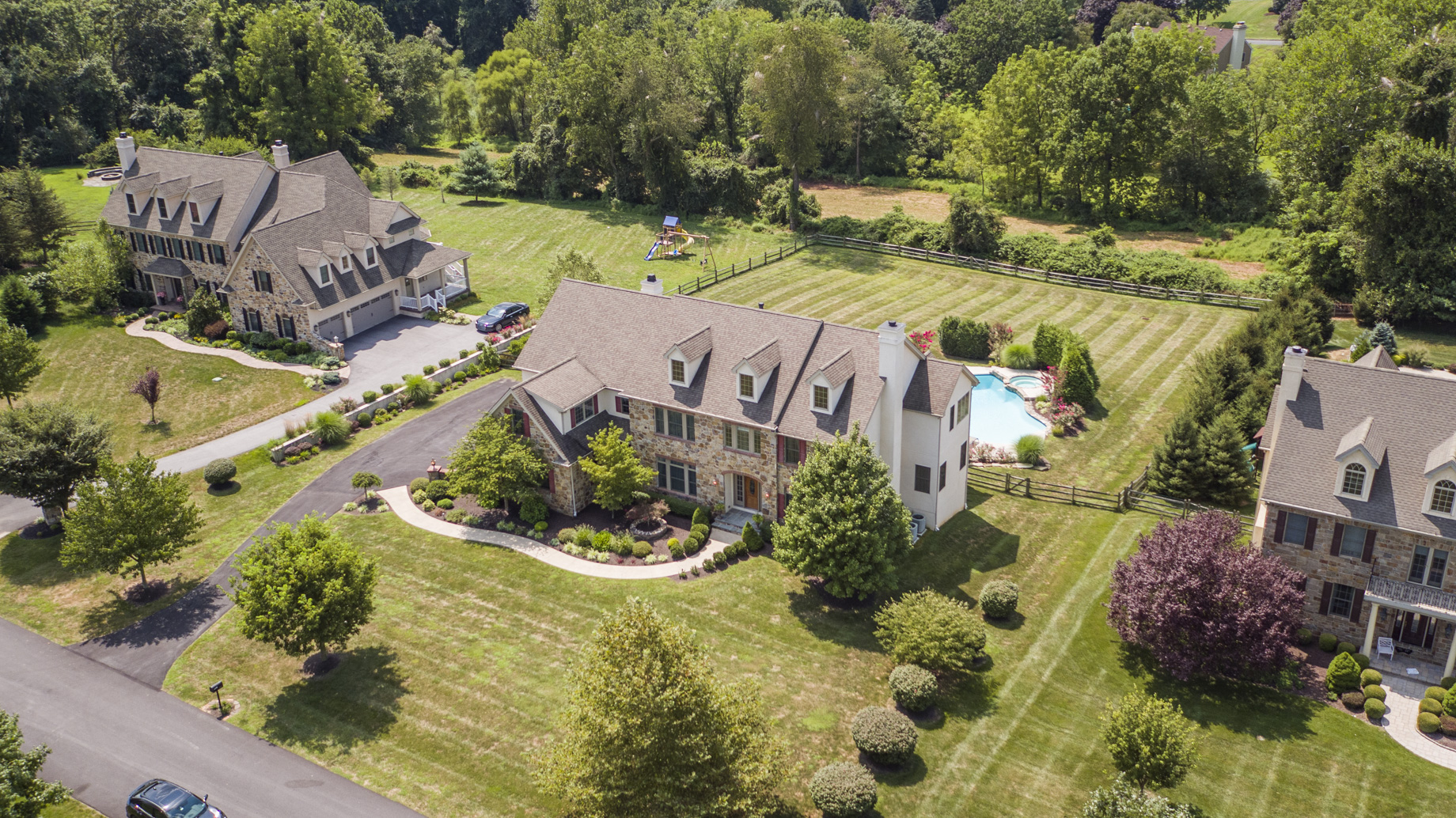18 Colonial Dr6.jpg