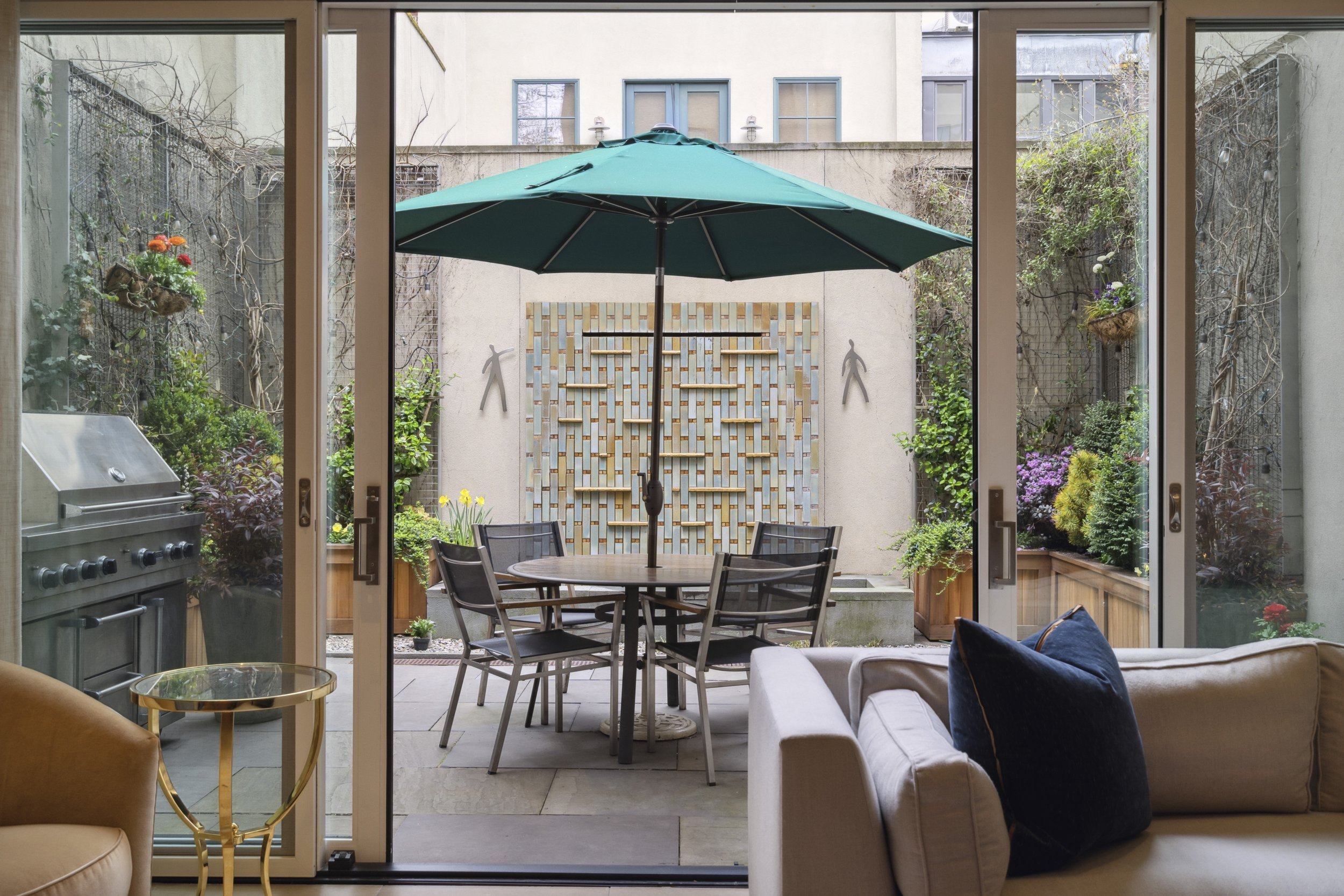 42-261 S 22nd St42.jpg
