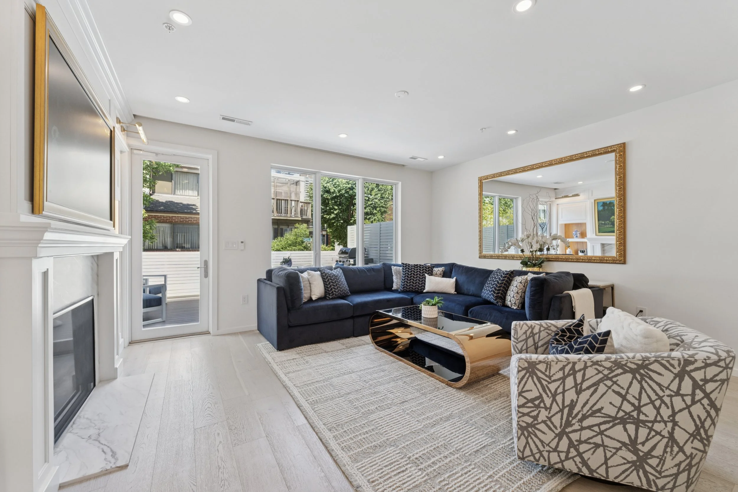34-2033 Lombard St_34.jpg