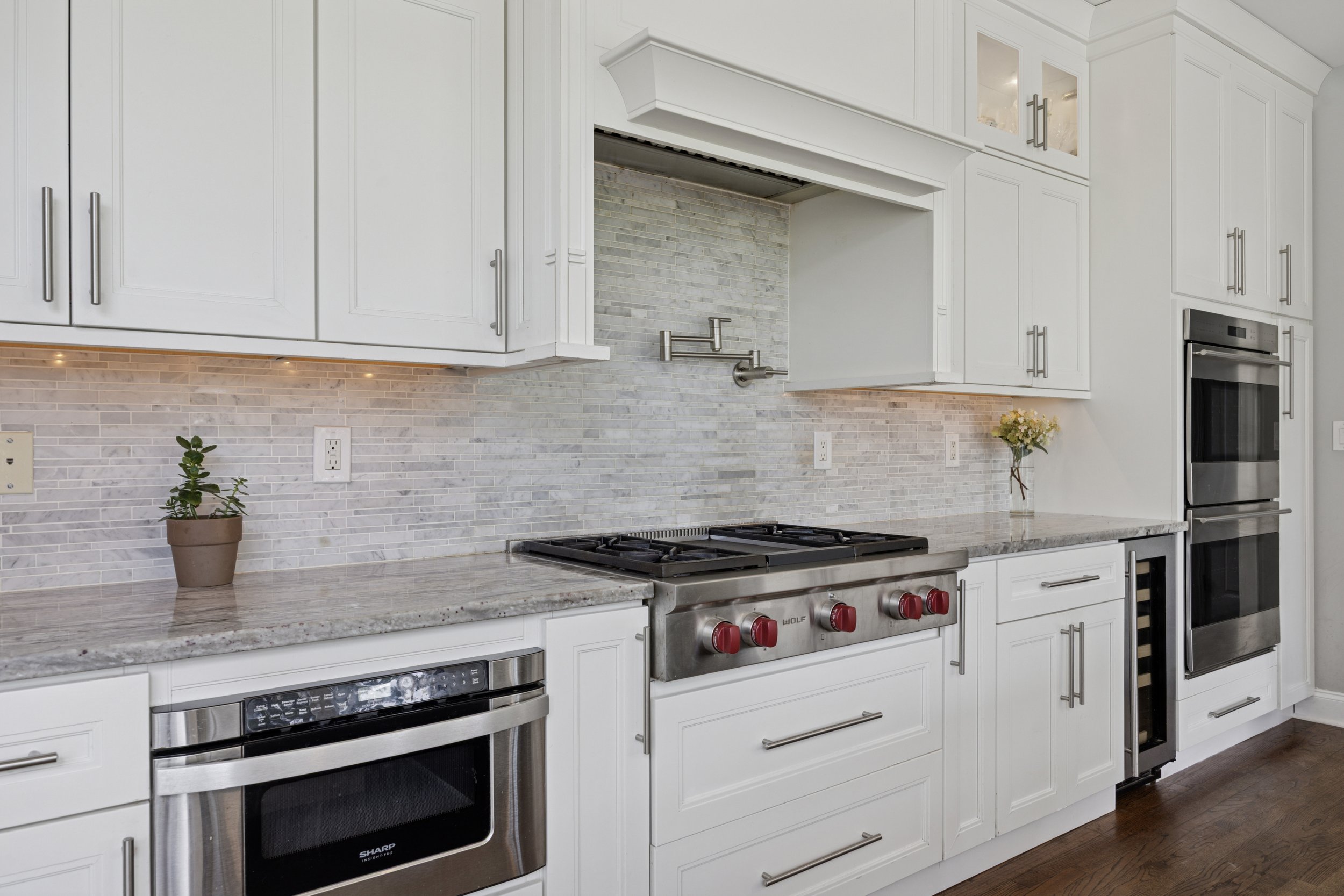 05-35 Pine Tree Dr_05.jpg