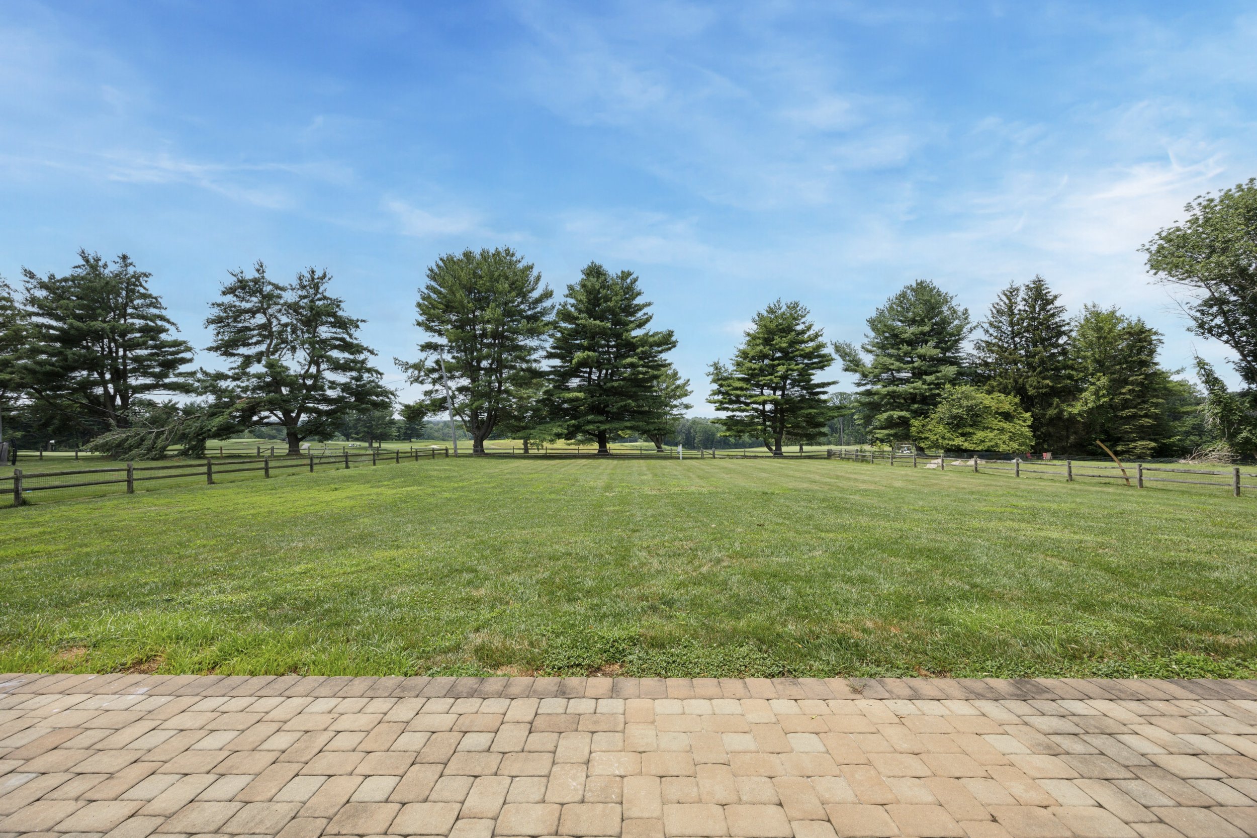 32-35 Pine Tree Dr_32.jpg