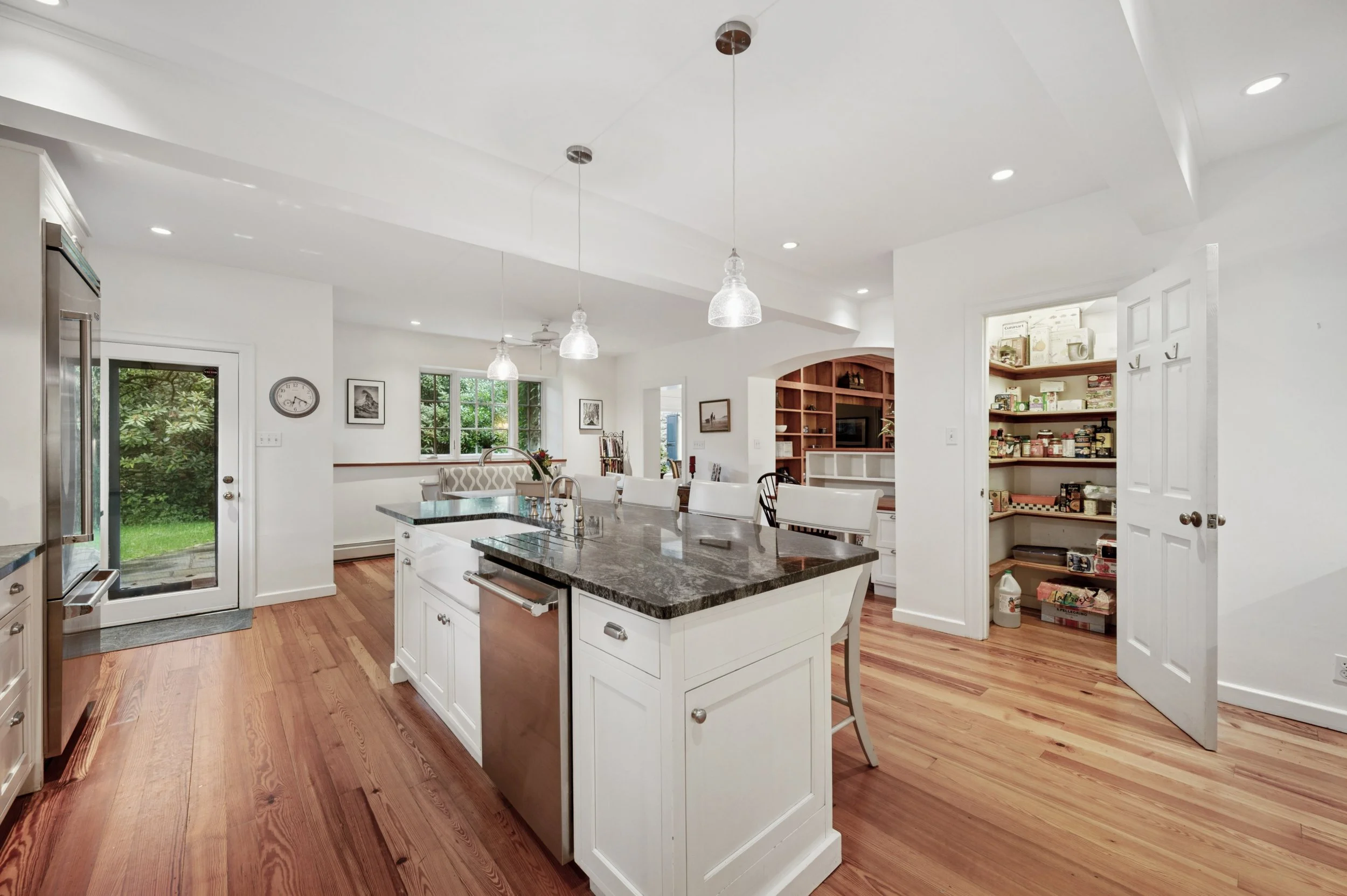 02-7004 Wissahickon Ave_02.jpg