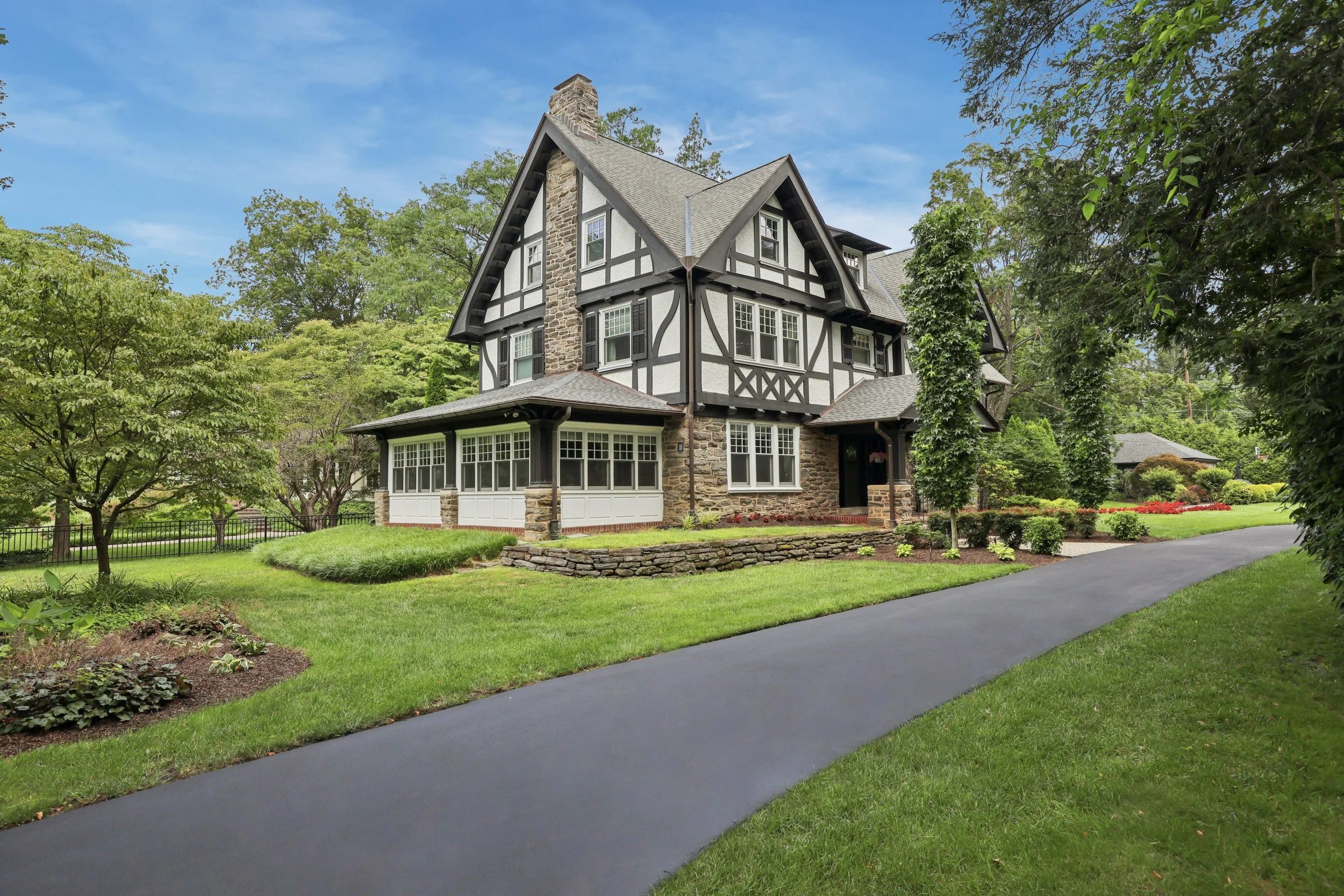 8111 St Martins Ln_02_1.jpg