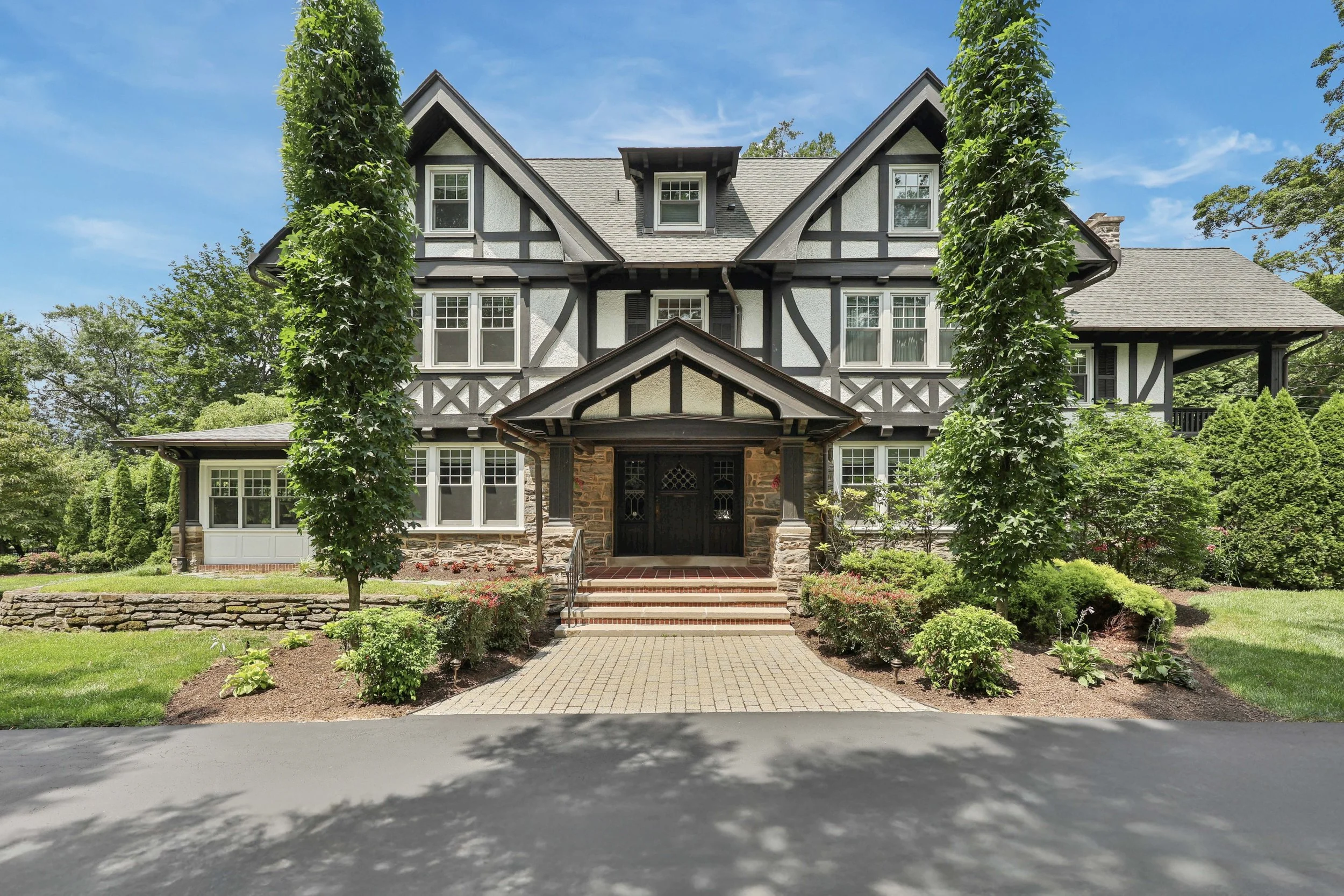 8111 St Martins Ln_07_1.jpg