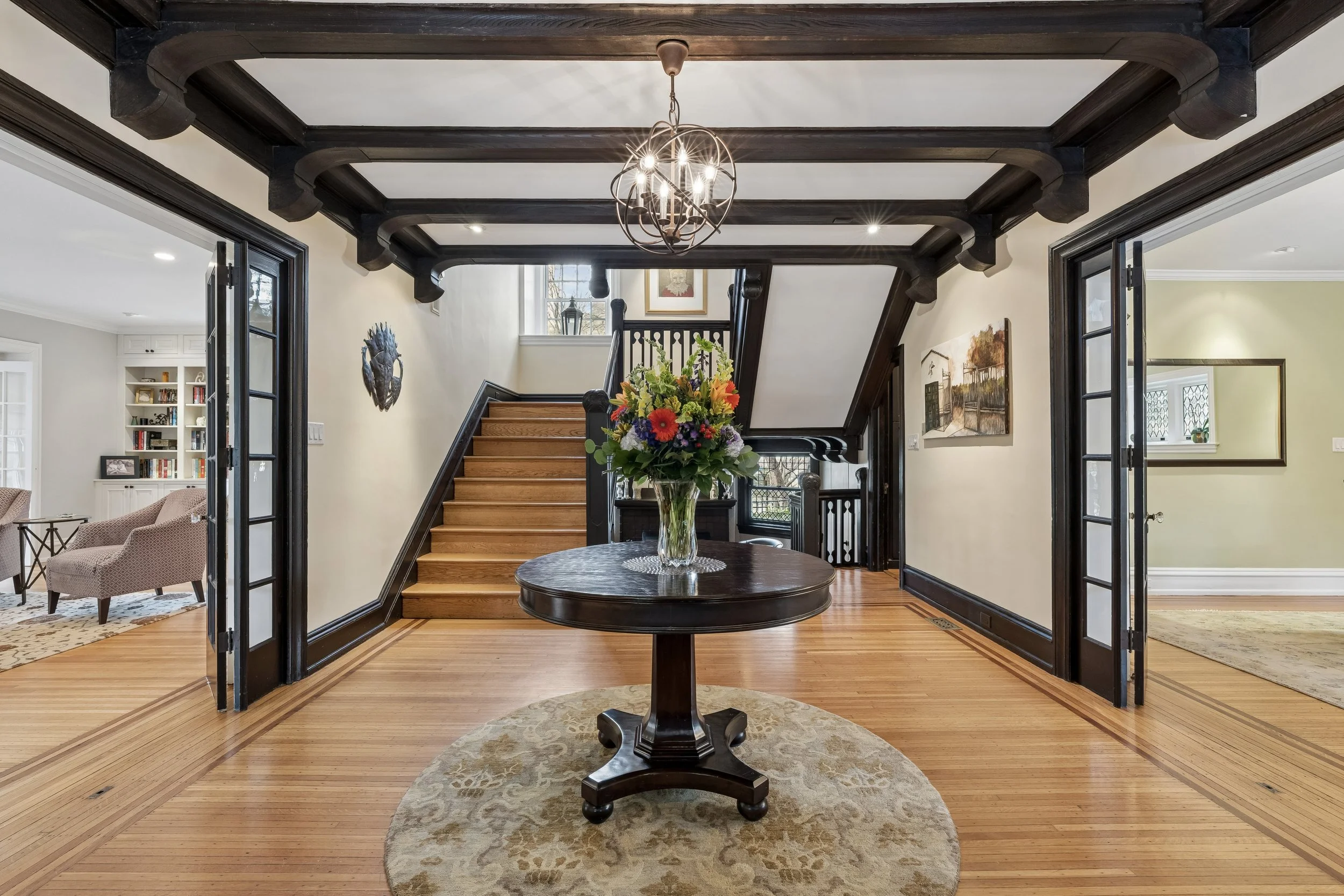 8111 St Martins Ln_01.jpg