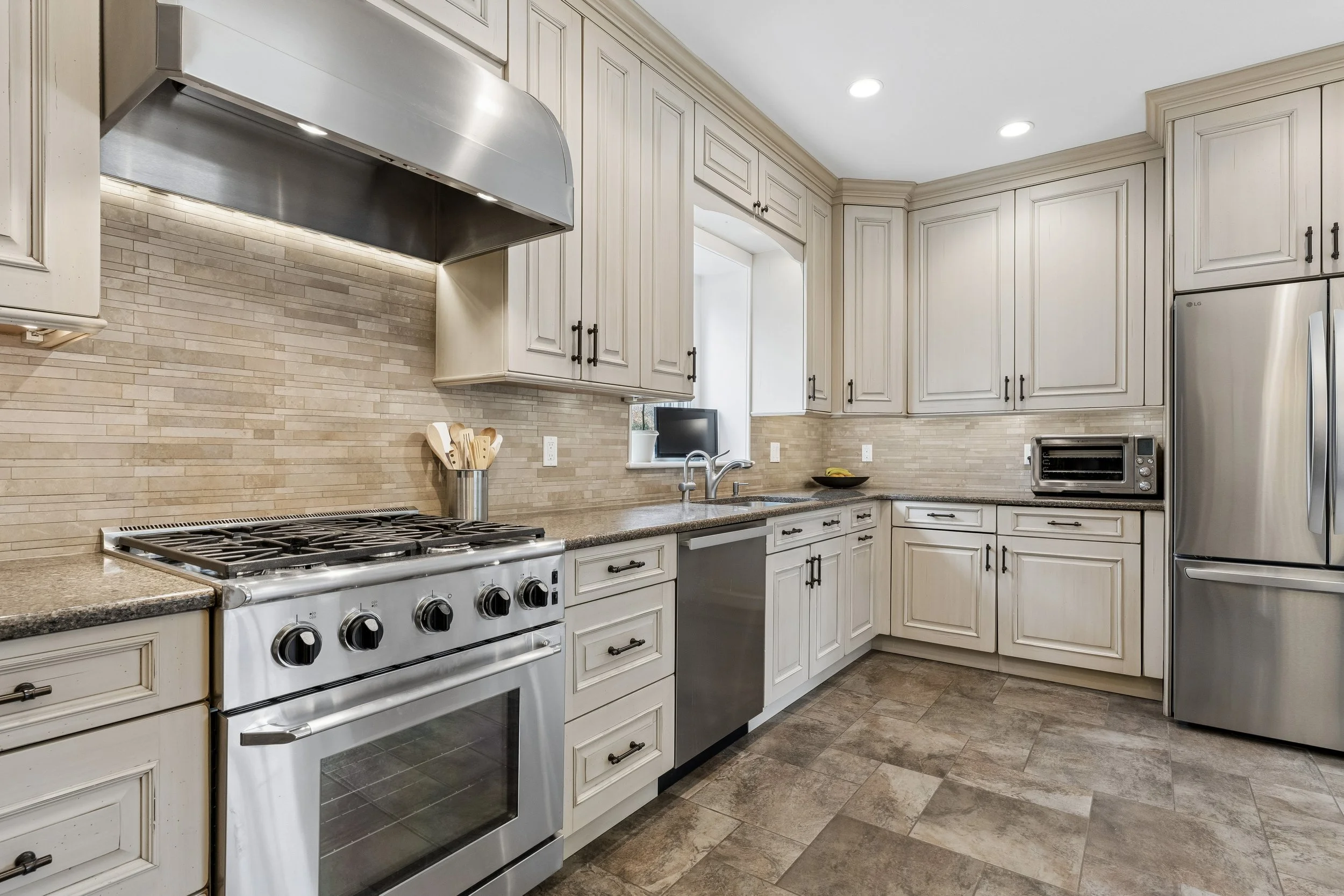 8111 St Martins Ln_27.jpg