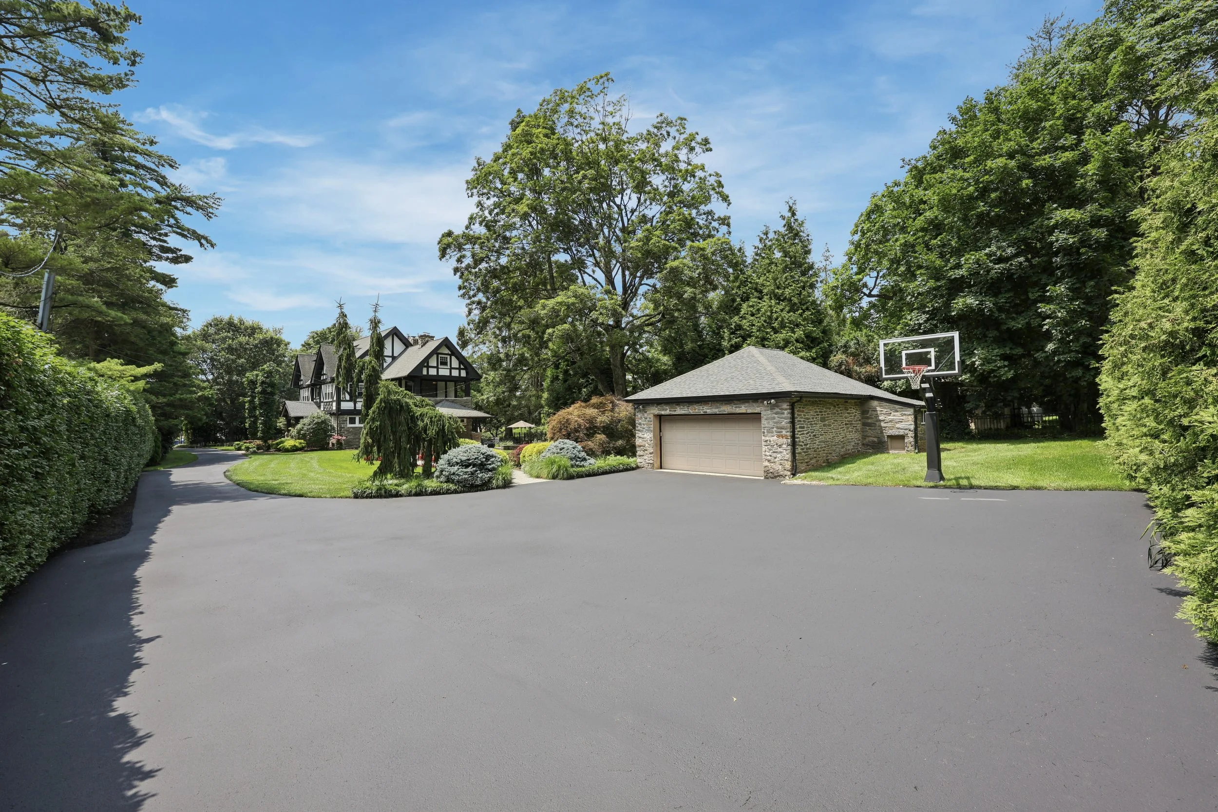 8111 St Martins Ln_11.jpg