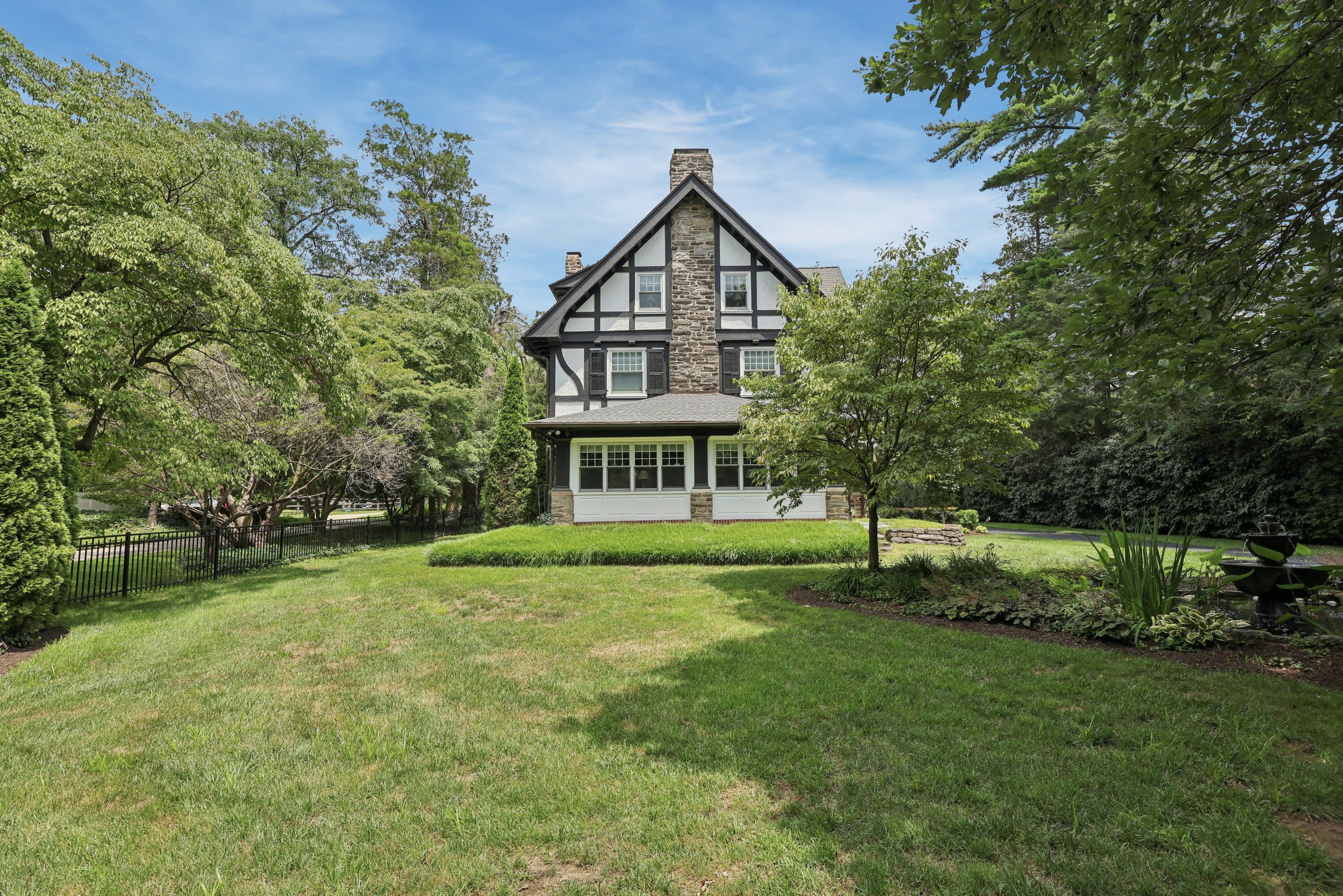 8111 St Martins Ln_23.jpg