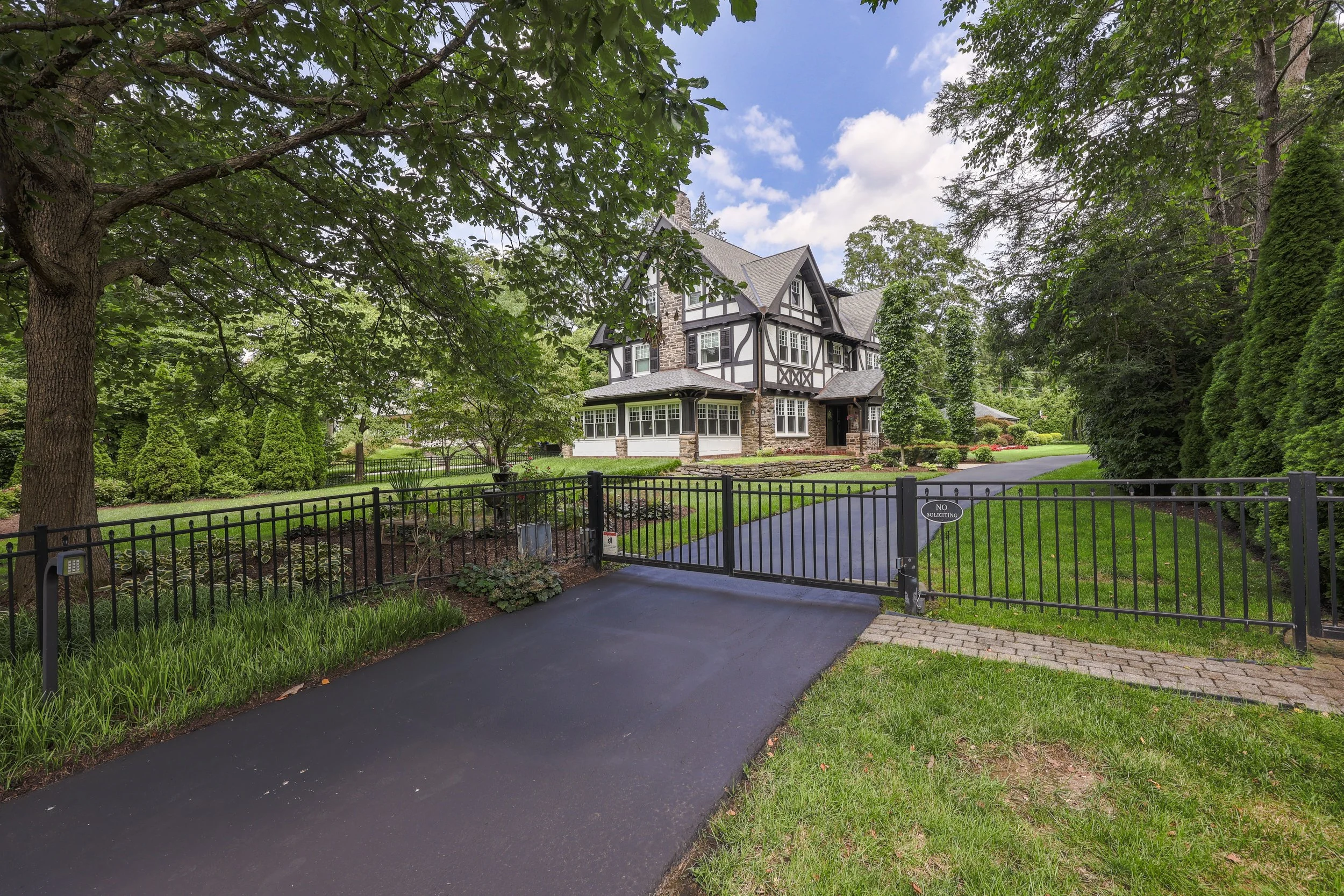 8111 St Martins Ln_27.jpg