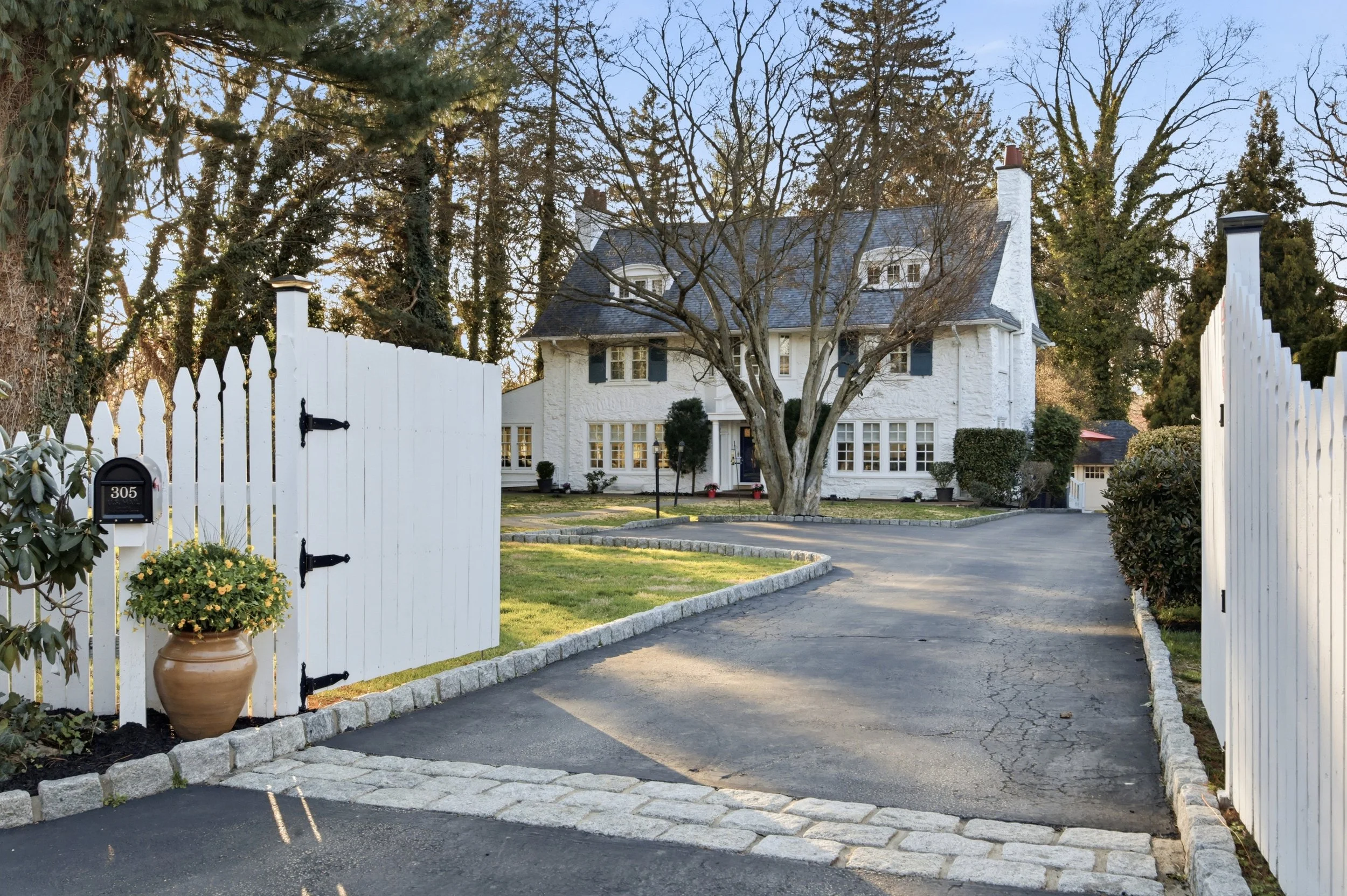 01-305 Wister Rd_01.jpg