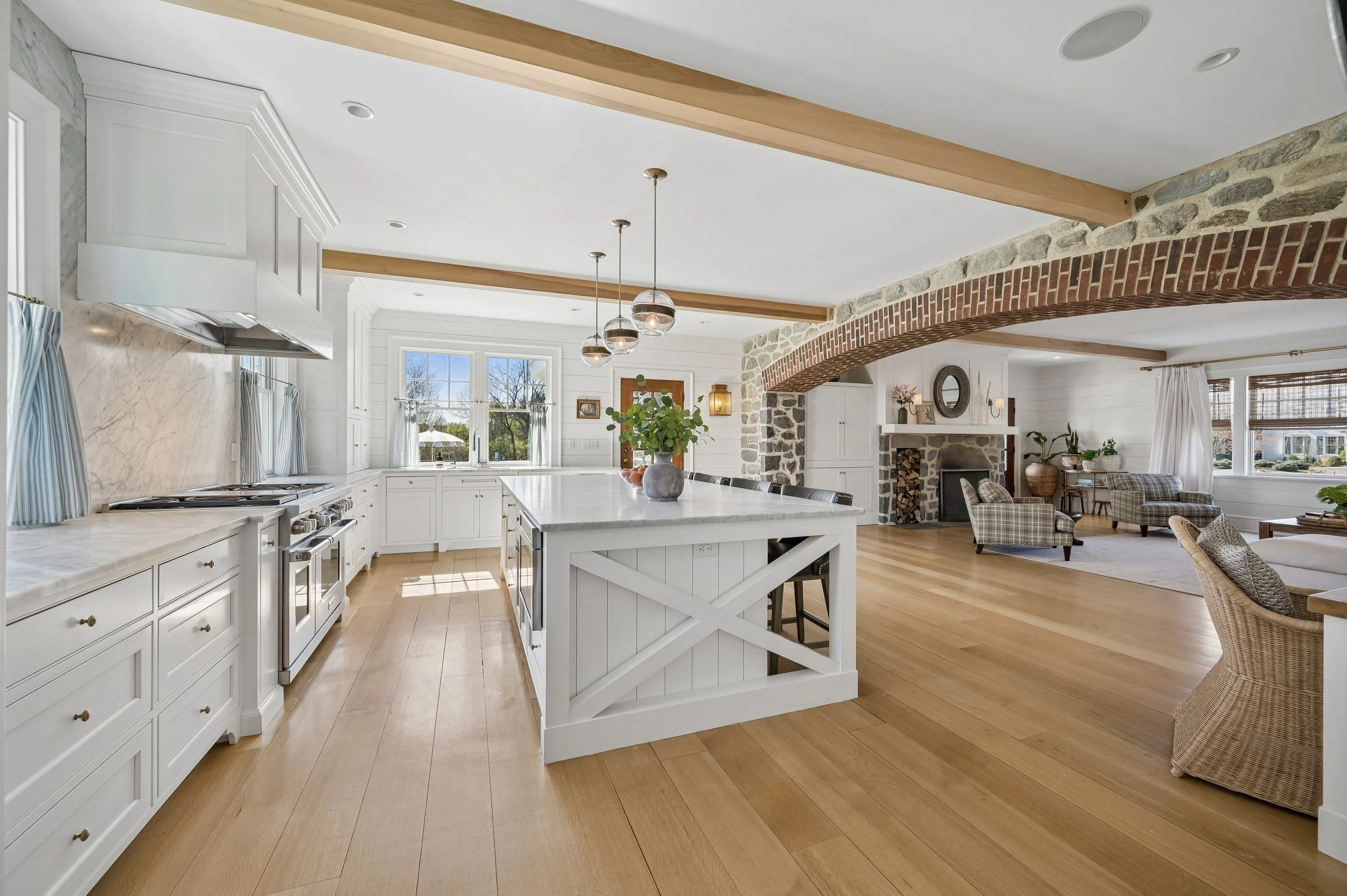 101 Hampton Ln_25.jpg