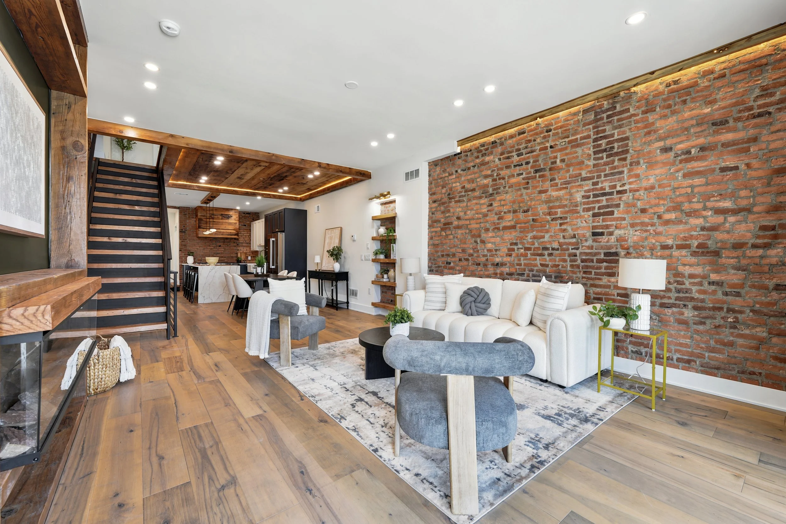 2506 E York St_03.jpg