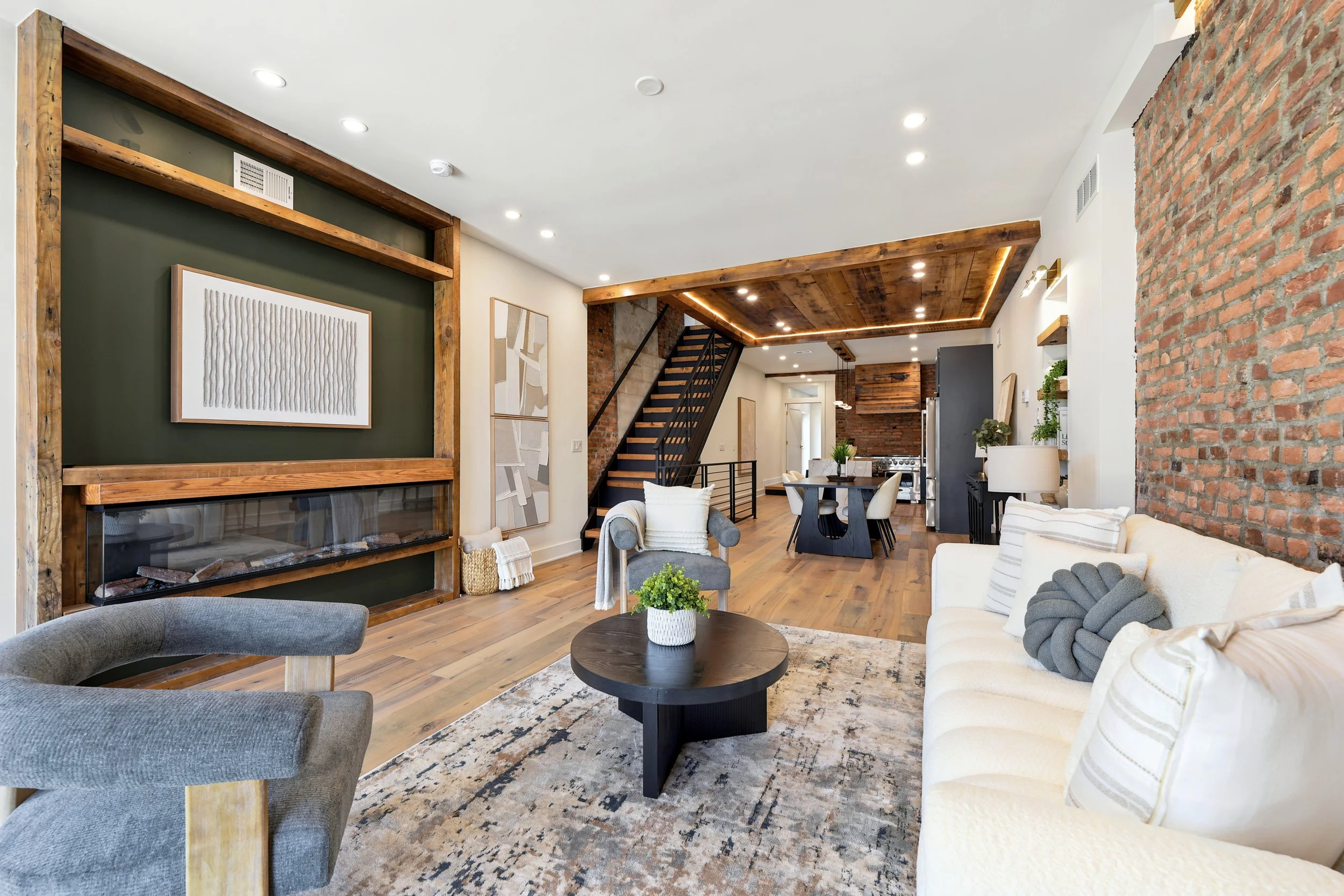 2506 E York St_04.jpg