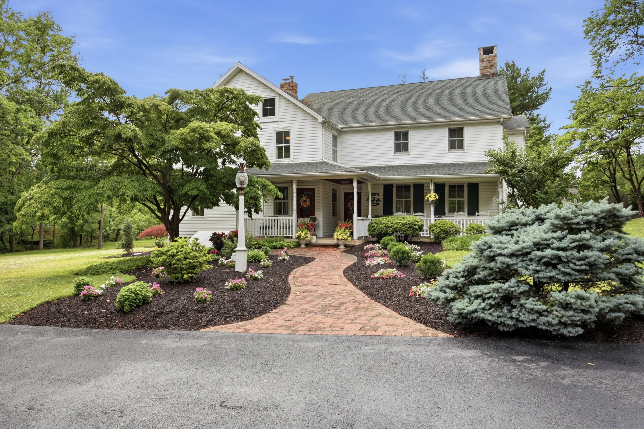 01-2505BlackRiverRoad_01.jpg