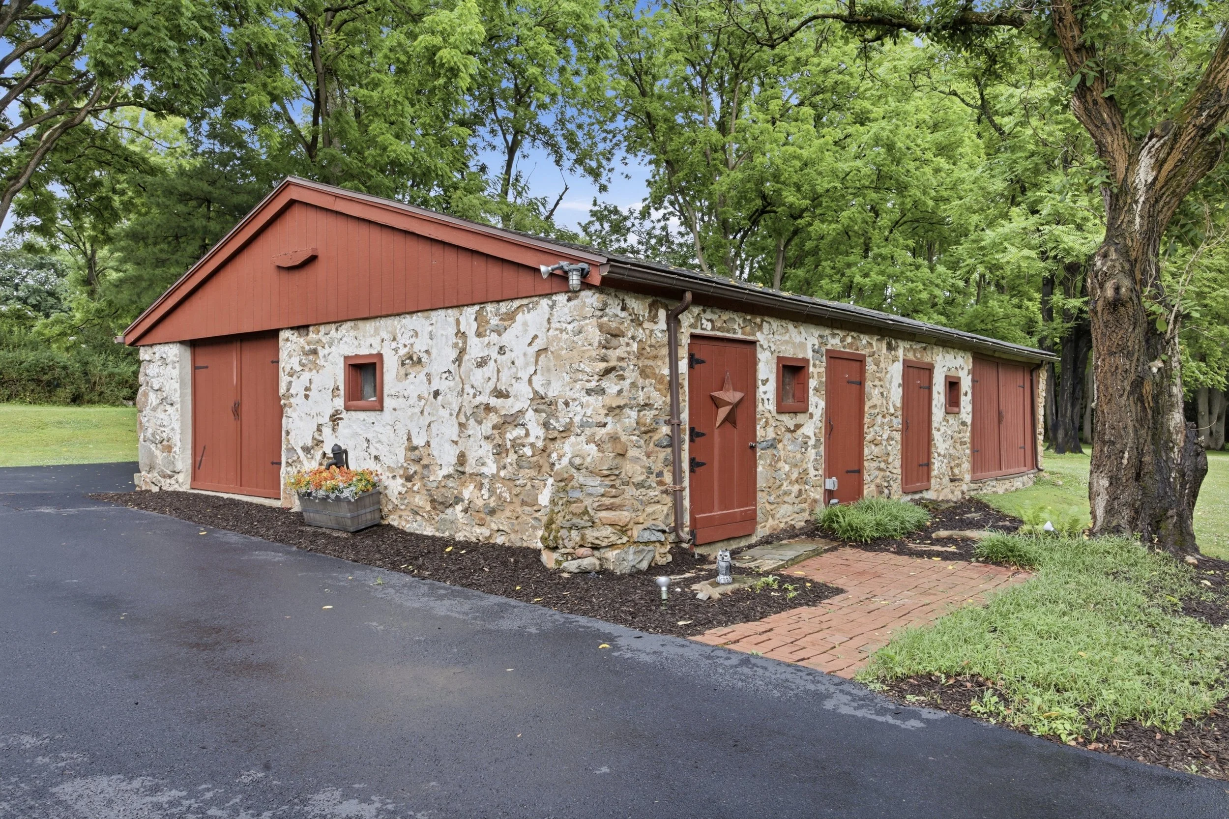 09-2505BlackRiverRoad_15.jpg
