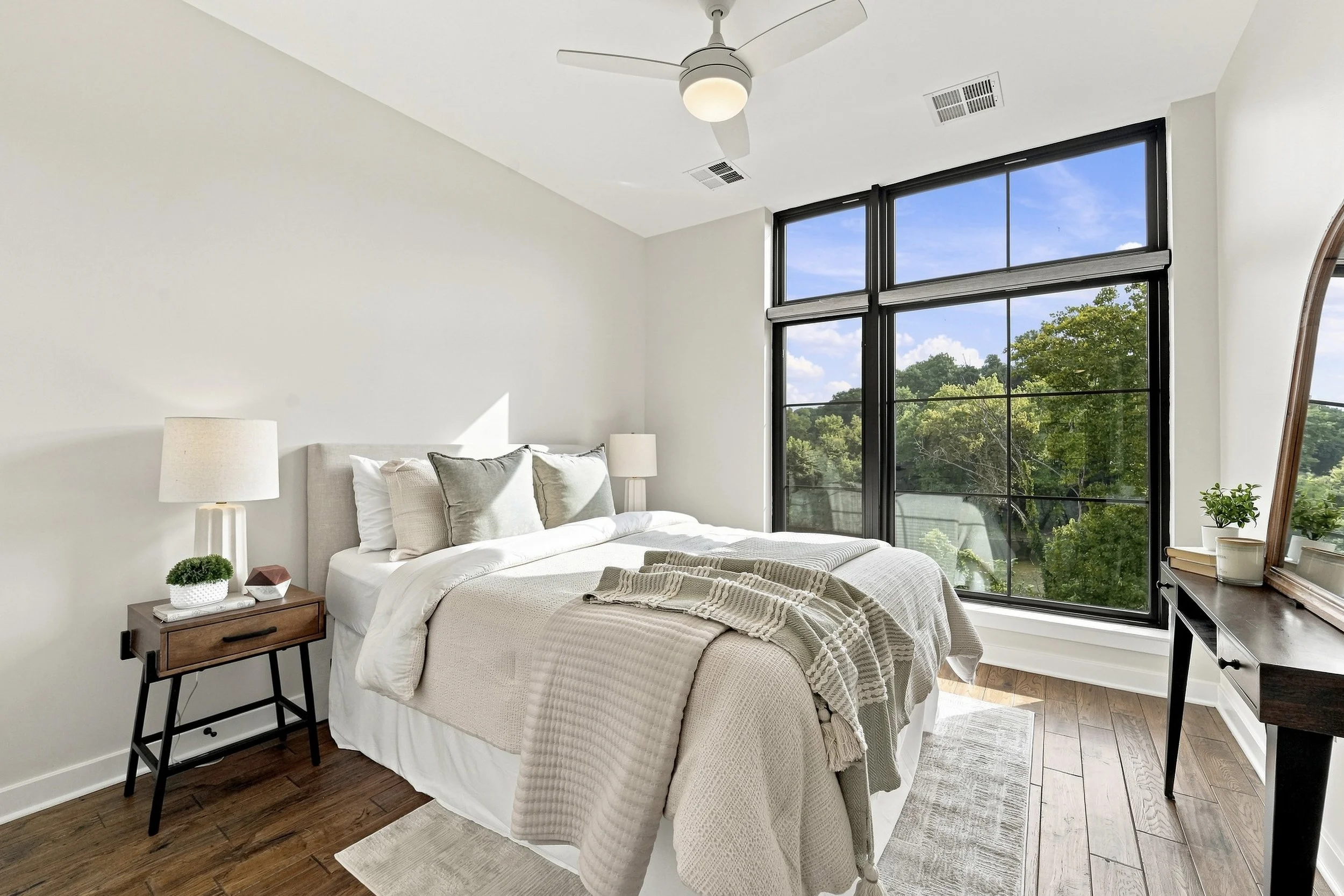 15-4529RiversideWay_20.jpg