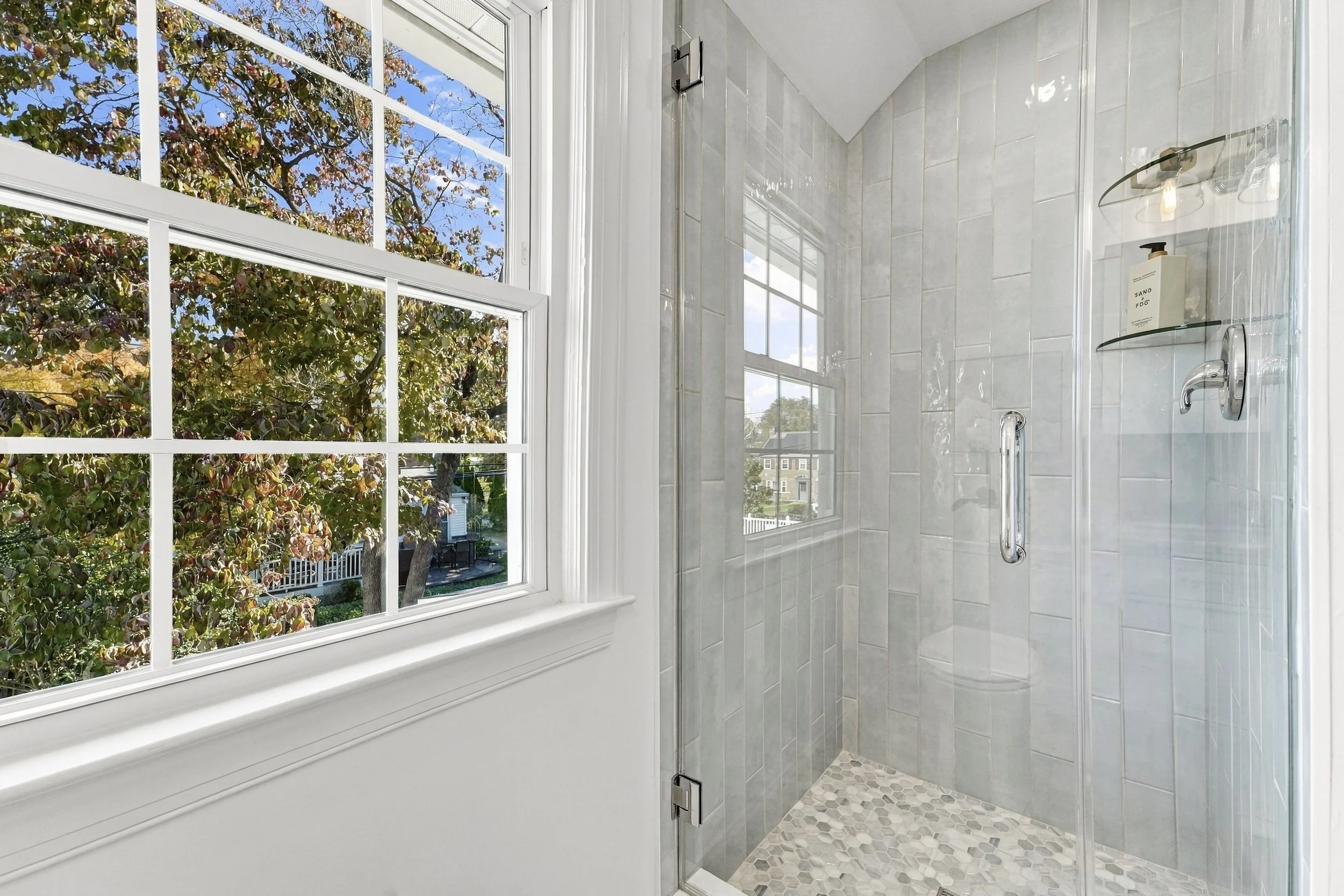 14-1029 Mason Ave_27.jpg