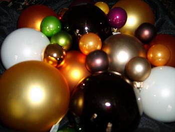 Assorted Ornaments - Colors 005.jpg