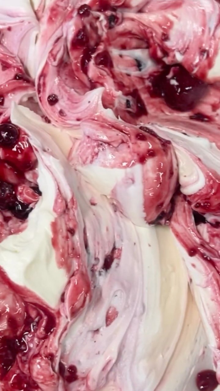 Behind the Bake π¬π¨‍π³π©‍π³
Mixing up Danish filling the slow, delicious way—starting with a cream cheese base and blending in flavors like passion fruit π and mixed berry π. Just a little peek at the process behind the pastries.
#c