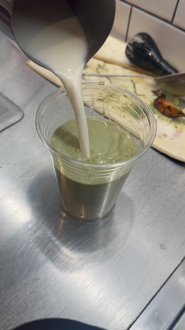 Pineapple. Coconut. Matcha. 🍍🥥🍵
A little tropical, a little earthy, all summer.
#crustbakery #crustbakeshop #worcesterma #worcestereats #localflavors #worcestercoffeeshop #newenglandcoffeeshop #bodybycrust