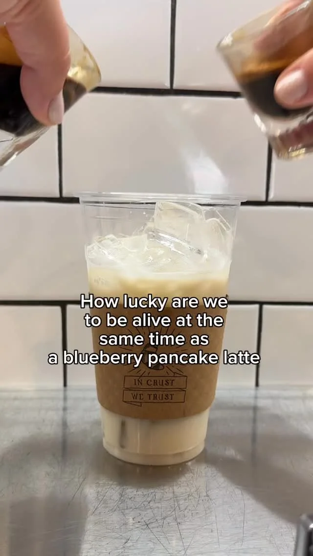 Blueberry pancake latte… coming soon to the fall menu. 🫐🥞☕
IB: @thenitrobar_ ✨
#worcestereats #worcesterma #crustbakery #bodybycrust #crustbakeshop #crustworcester #newenglandcoffeeshops #worcestercoffeeshops #falldrinkmenu