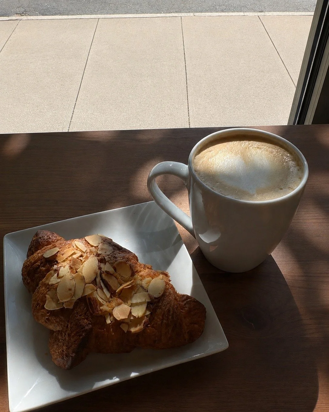 Not saying this is the perfect Saturday morning, but we're not not saying it. ☕🥐

 #Crustbakeshop #localflavors #newenglandcoffeeshop #crustartisanbakeshop