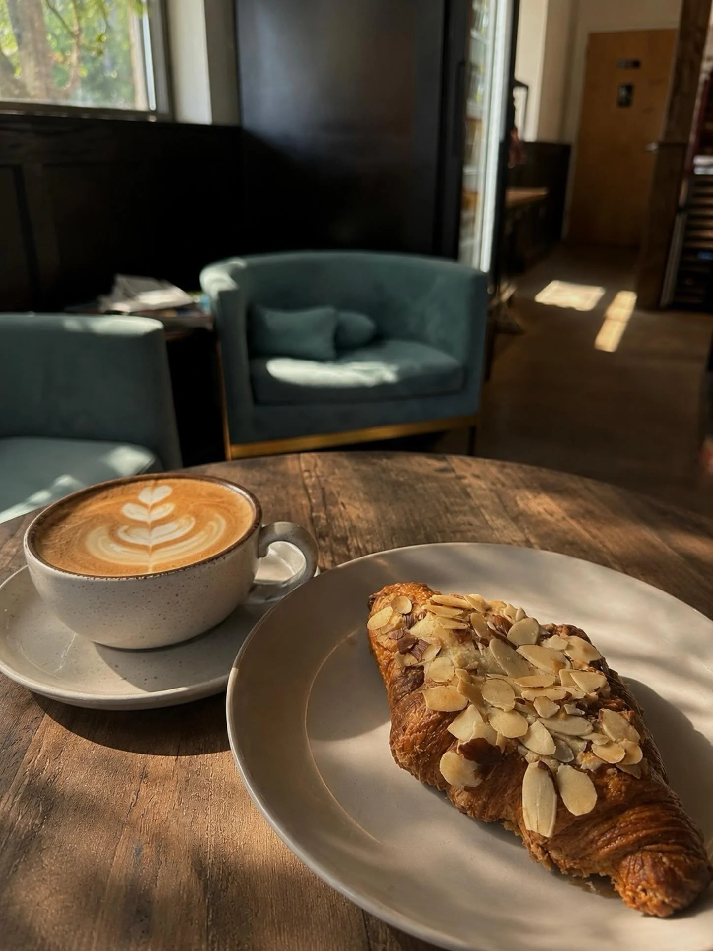 Looking for a place to work, study, catch up with friends, or simply enjoy a quiet moment? We saved you a seat. ☕🥐

#crustbakeshop #worcesterma #worcestereats #localflavors #crustbakery