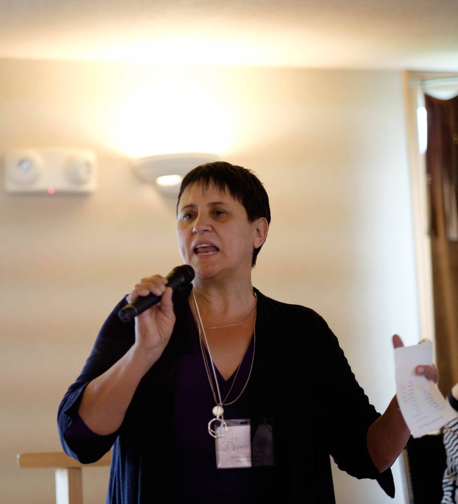 Deanna Reder directing the Roundtable on research in Coast Salish territory photo: cariou