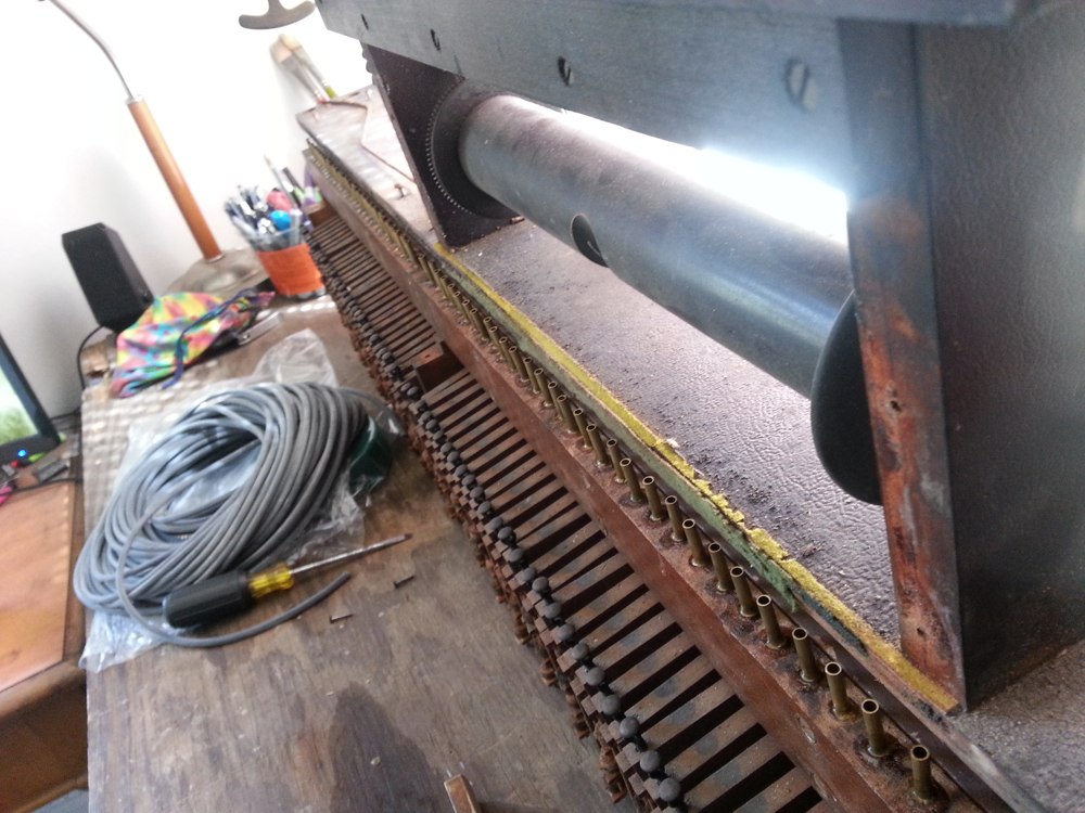 Spoolbox back-board removed for easier installation of tracker bar.