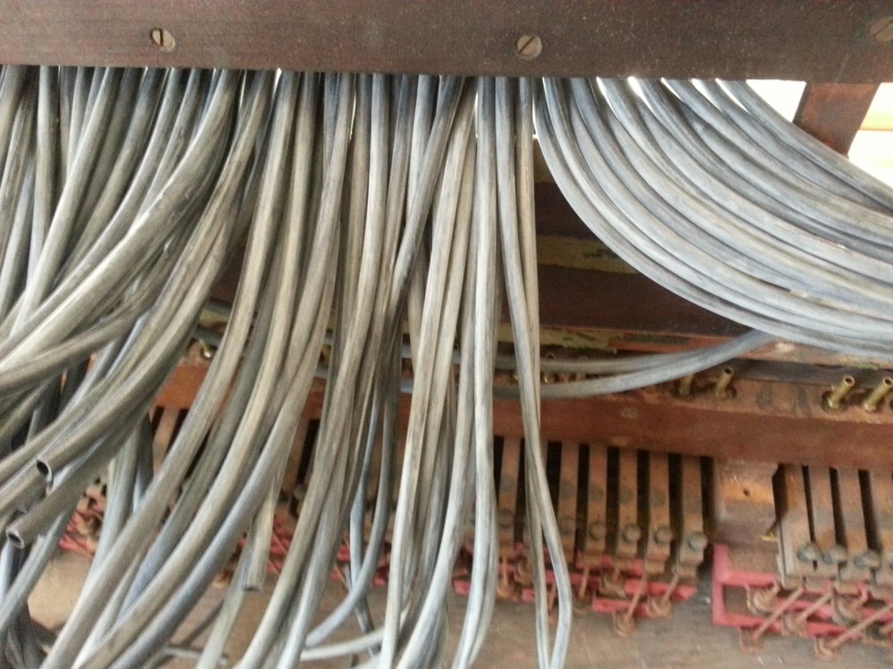 Keeping the tracker bar tidy after it has been attached to the brass connectors.