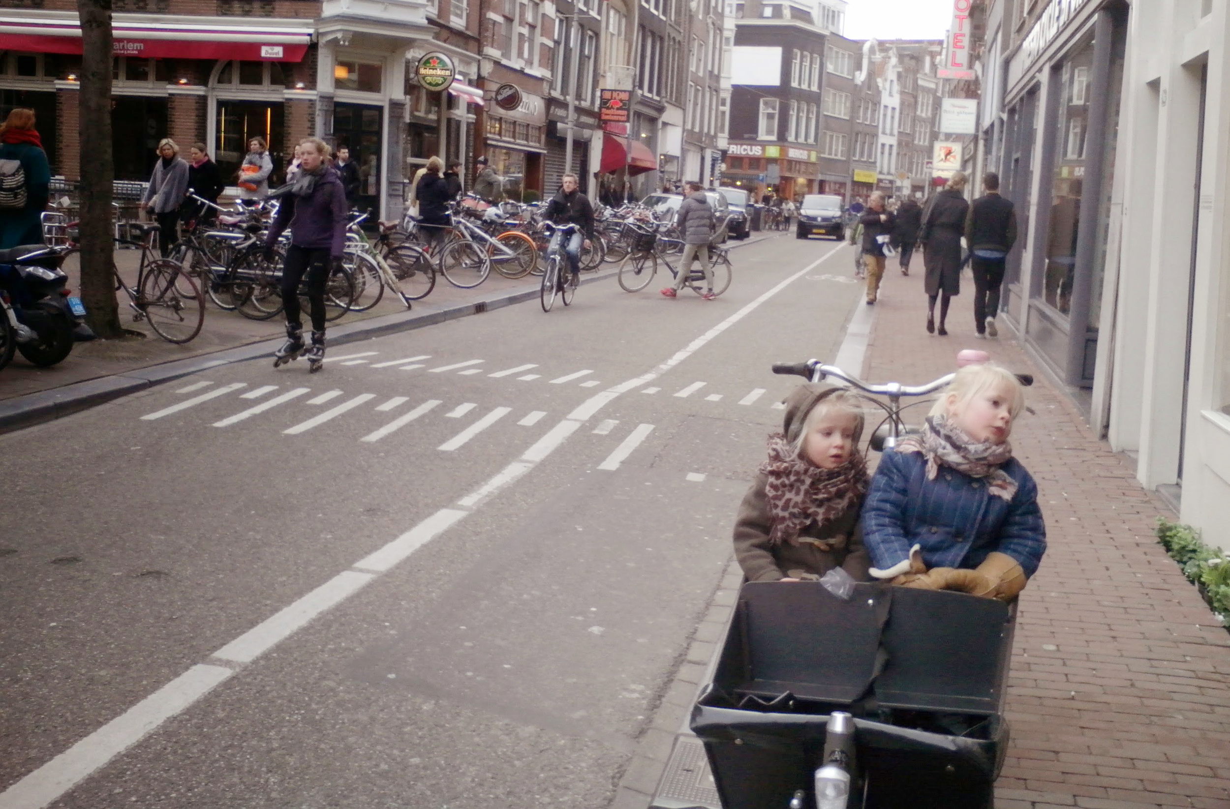 These two little Dutch cuties were arguing over something. My level in Dutch is 0.5. Getting there 