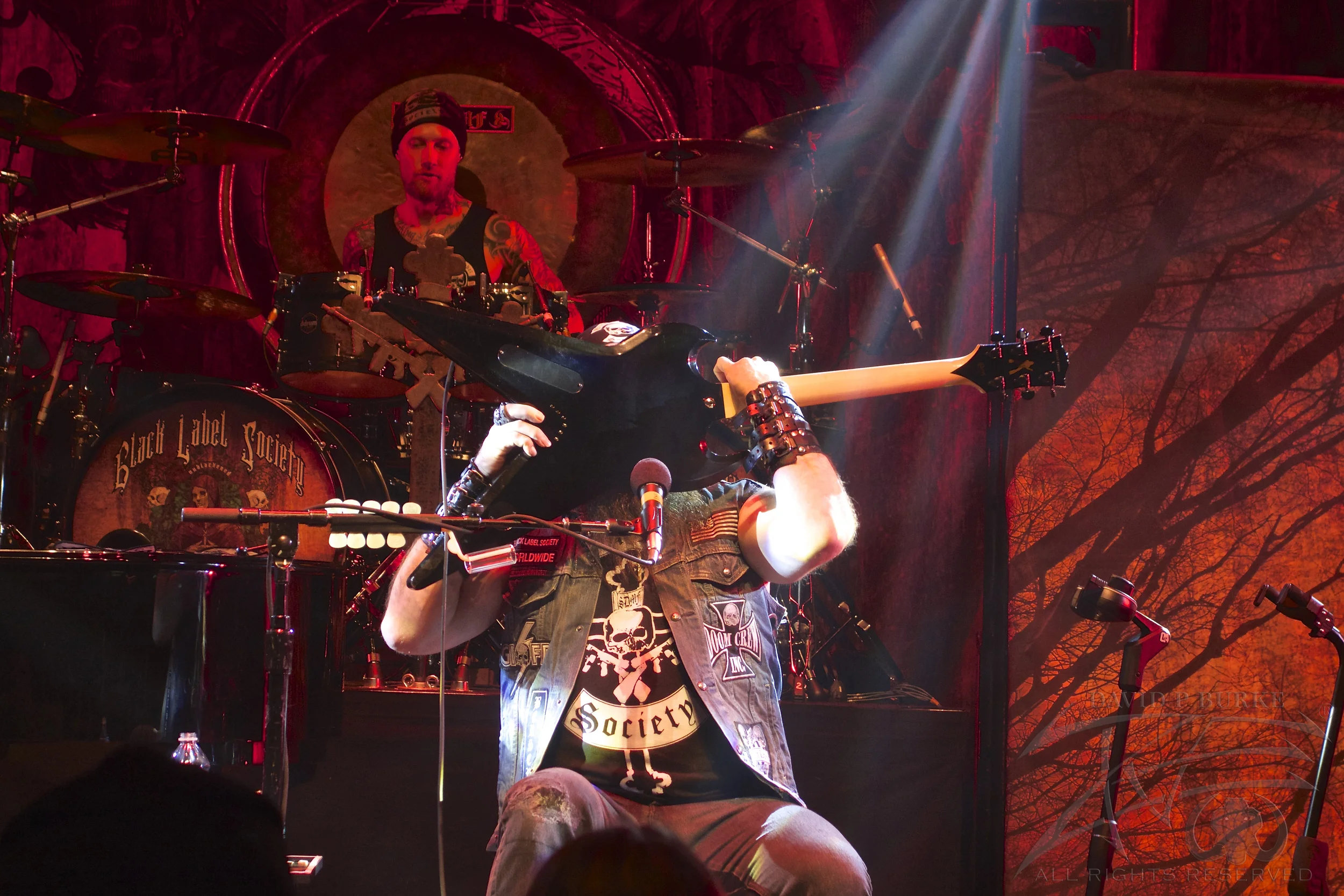 Zakk Flossing his teeth photo: David Burke