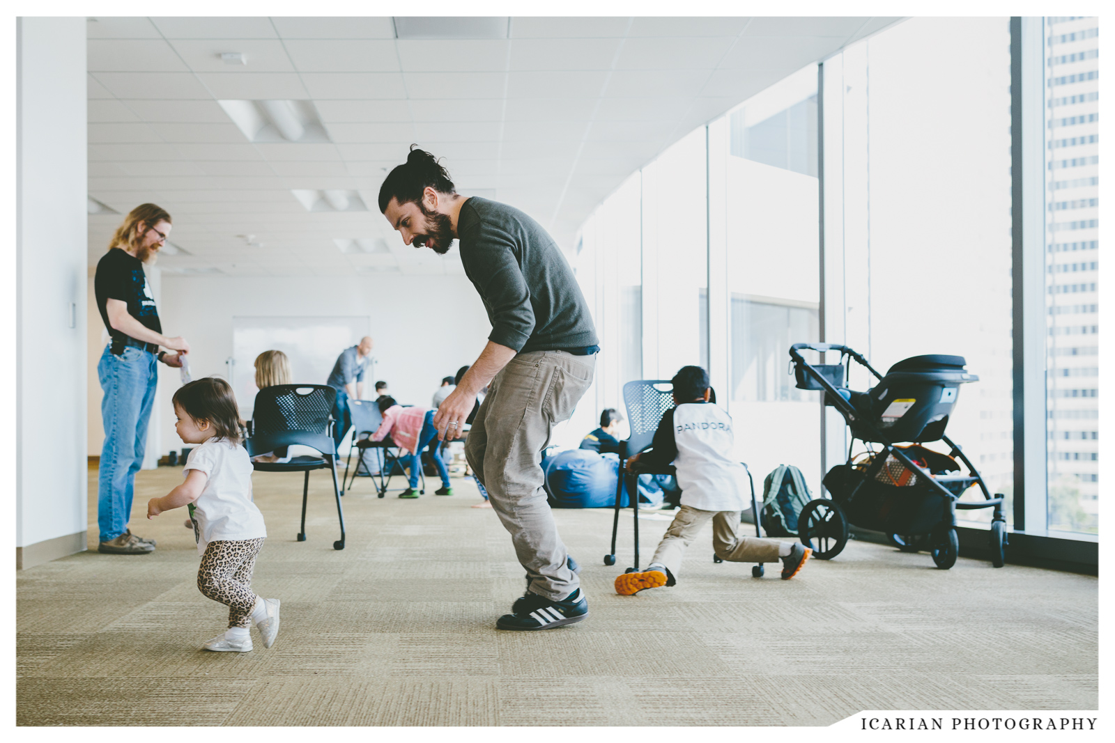 Vee, you took a while to warm up to the whole new environment. You set in the comfort of daddy's lap for quite a while, but, as soon as you were acquainted with your surroundings, there was no stopping you (literally, you were running circles around your daddy and me!).