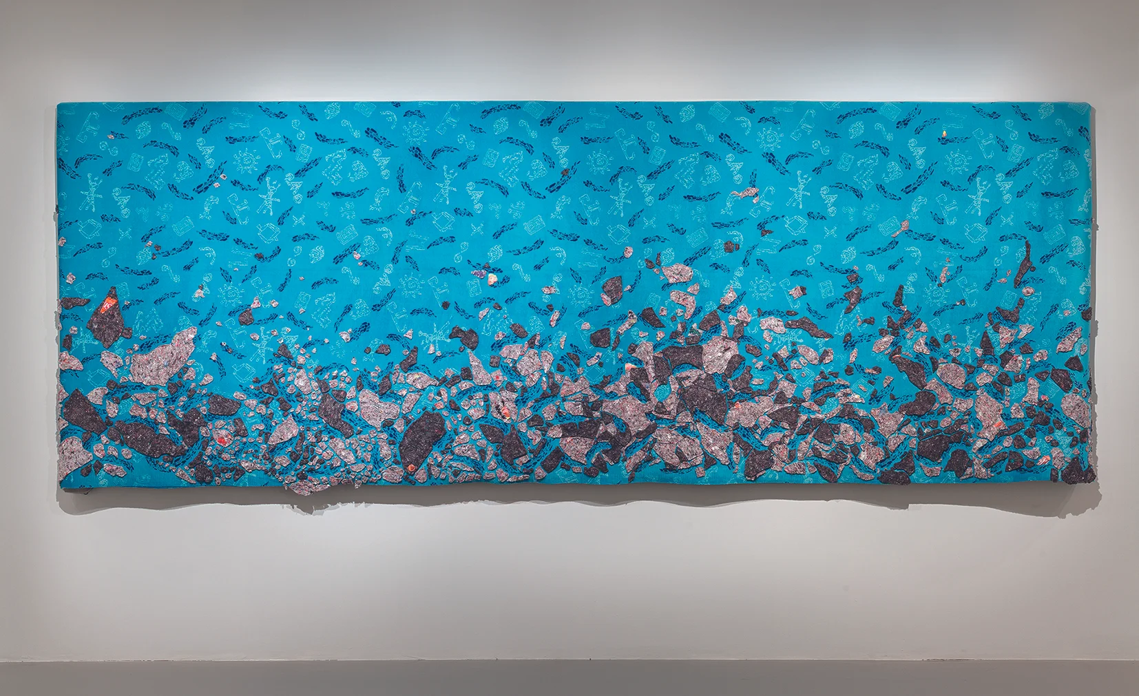 Estampa Pública - Terrazzo I (Modelo Marajoara petróleo), 2017 Ready Made in Brasil, SESI-SP, Centro Cultural FIESP, São Paulo