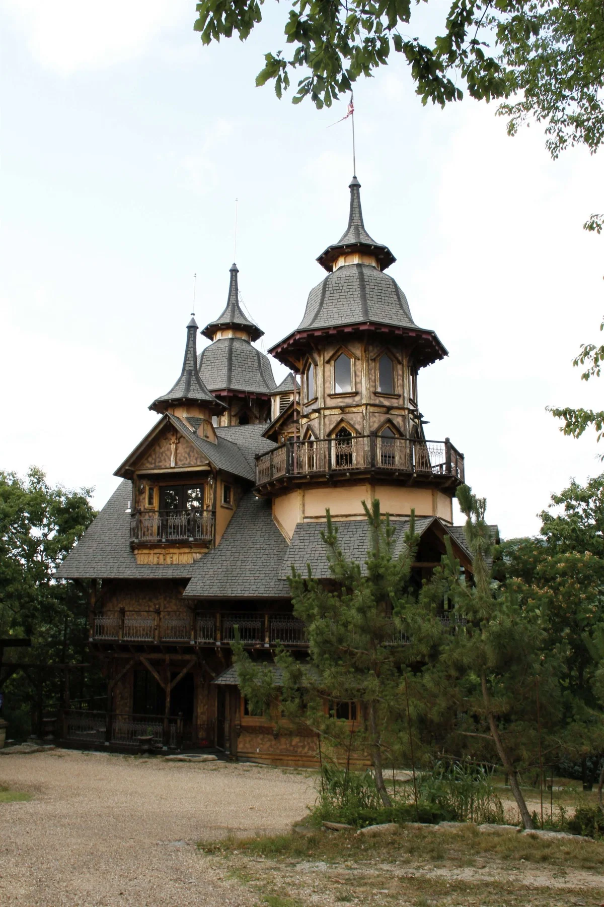 Rogue's Manor at Table Rock.jpg