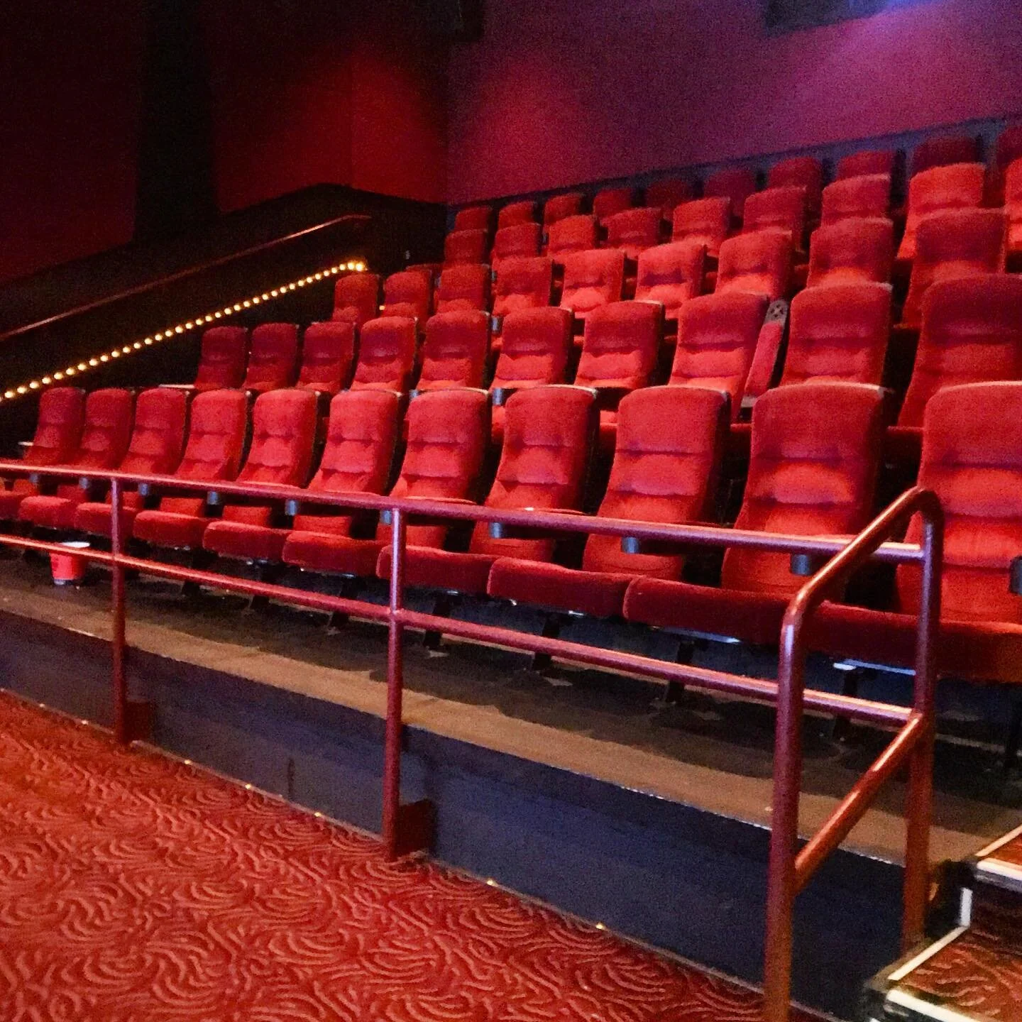 incredible turnout for the first big event film of the year! anticipation, hype and covid delays, a star defined for years by his role in a major franchise, an unlikely hero who must disguise himself to protect those he loves, an oft-retold story in 