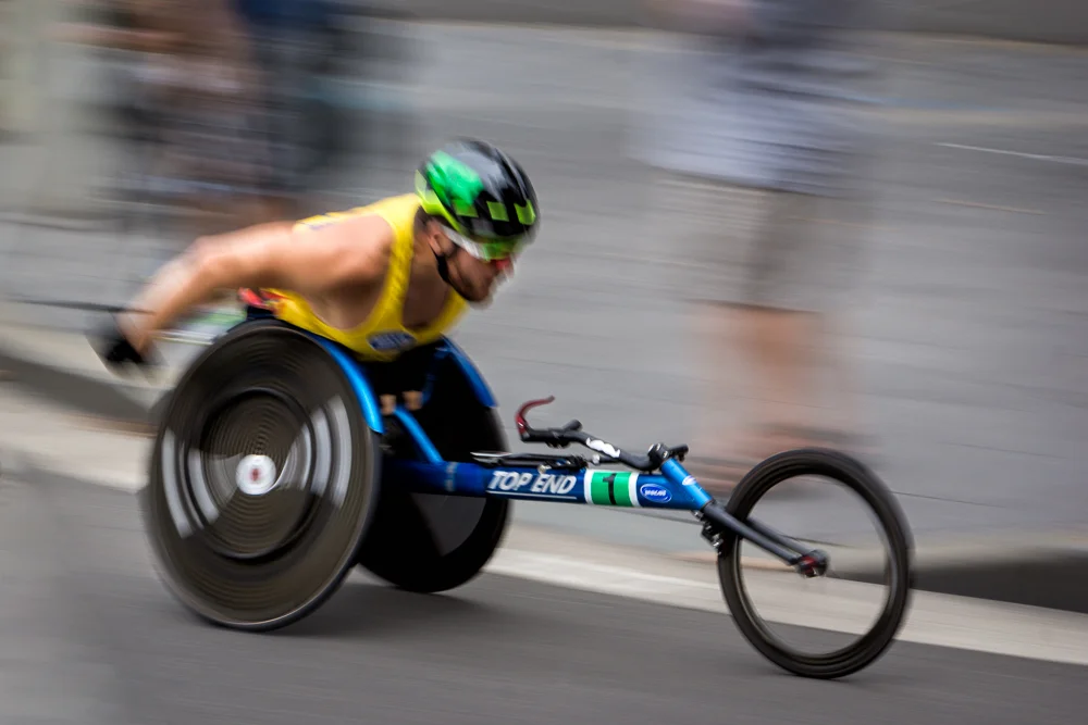 Kurt Fearnley on his way to winning the open section of the Wheelchair race 2017 (c) Michael Smyth