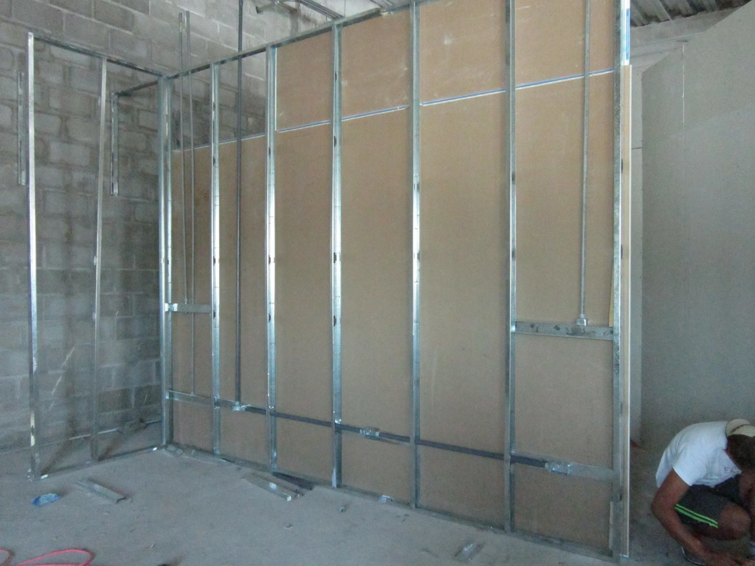 MANGOS SPORT BAR (3).JPG