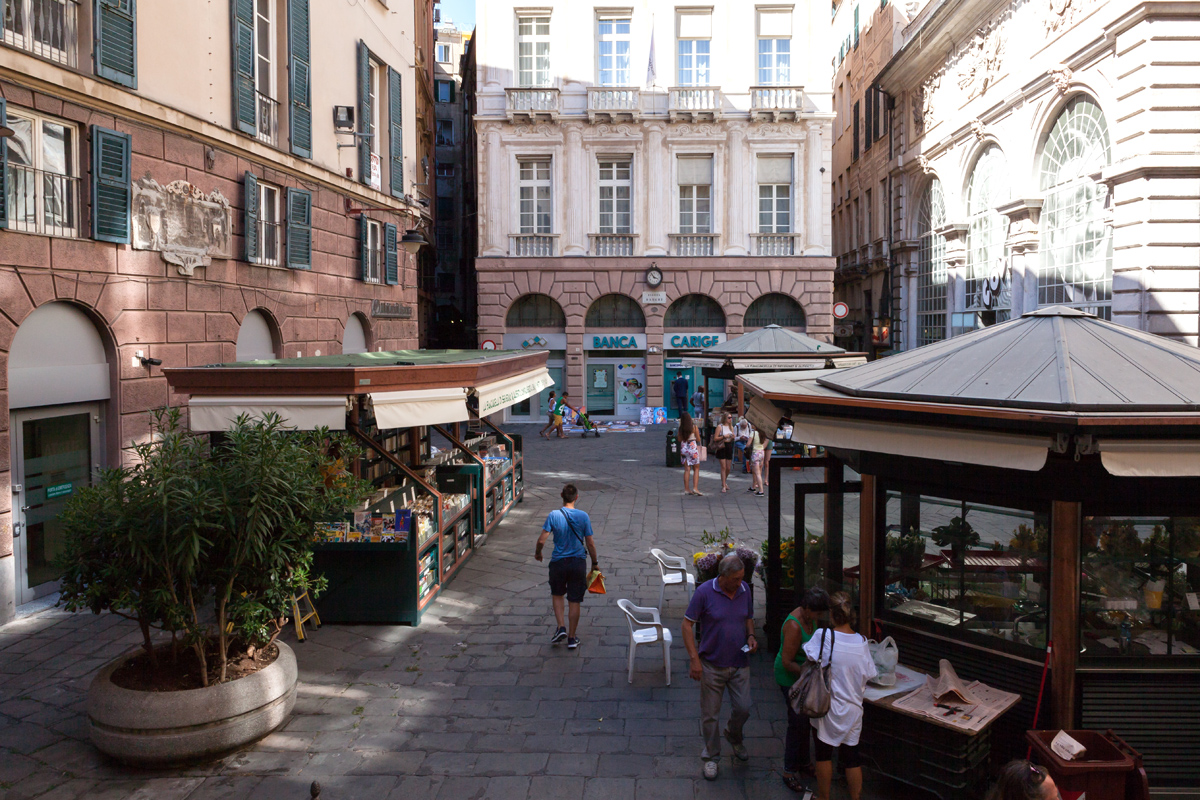 Piazza Banchi, Genoa Italy, alketamisja photography 2016