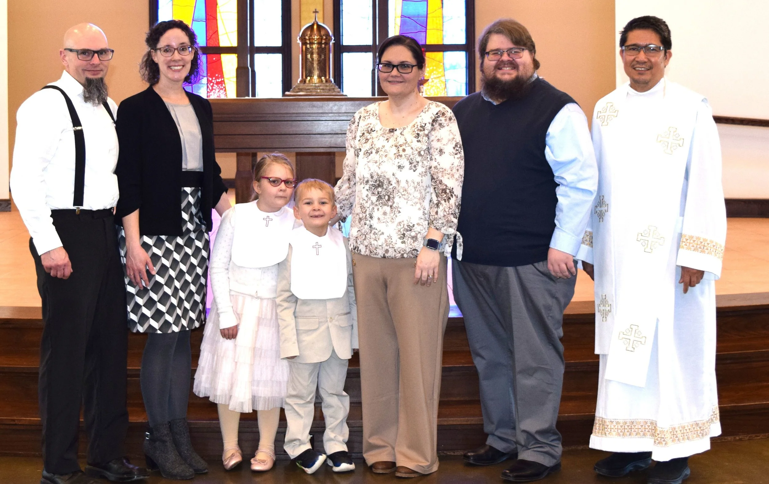  Charlie Jane and Samuel Brice Ward, with parents Evan and April, Fr. Rody and Godparents Peter and Michelle Basista. 