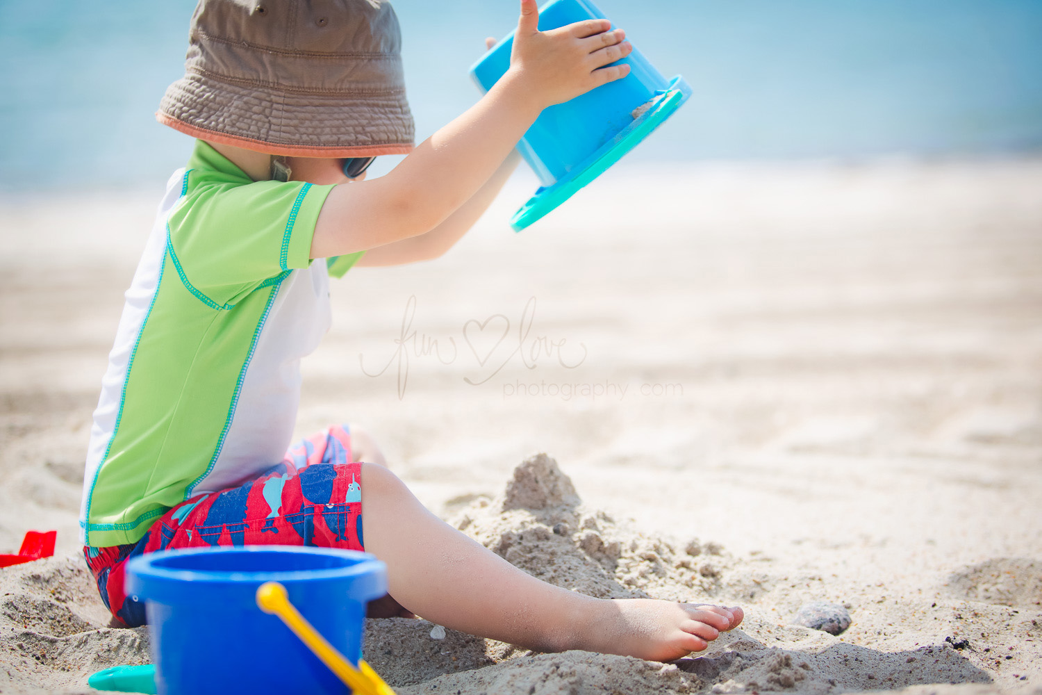 boy-on-beach-with-sand-toys-toronto-family-photography