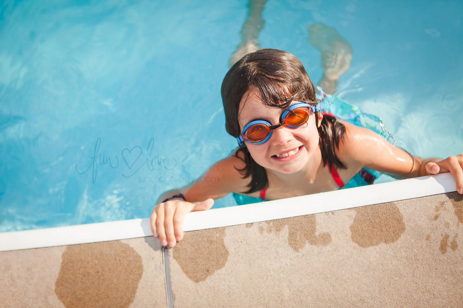 girl-in-pool-with-goggles-toronto-family-photography