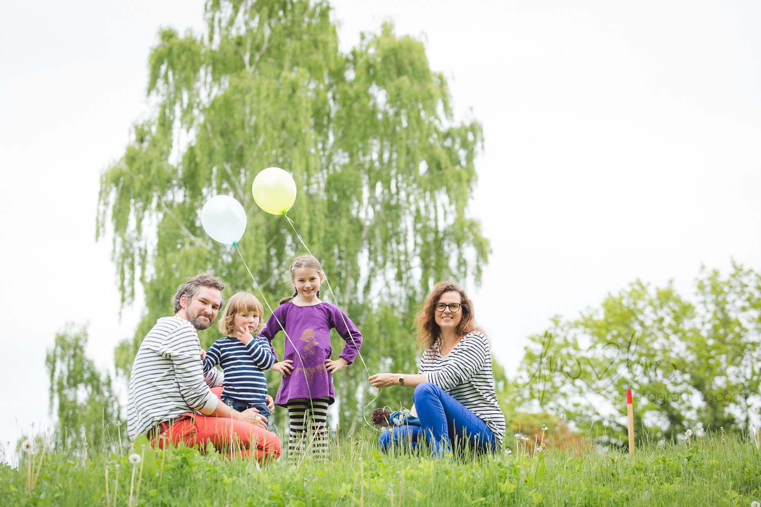 family-with-balloons-toronto-family-photography