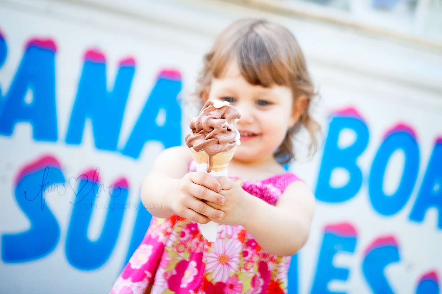 girl-with-icecream-truck-toronto-child-photography