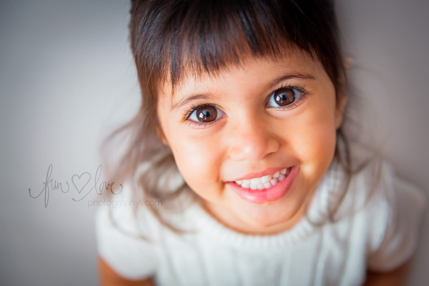 Tilt your child's gaze slightly upward to make sure there are catchlights in the eyes.