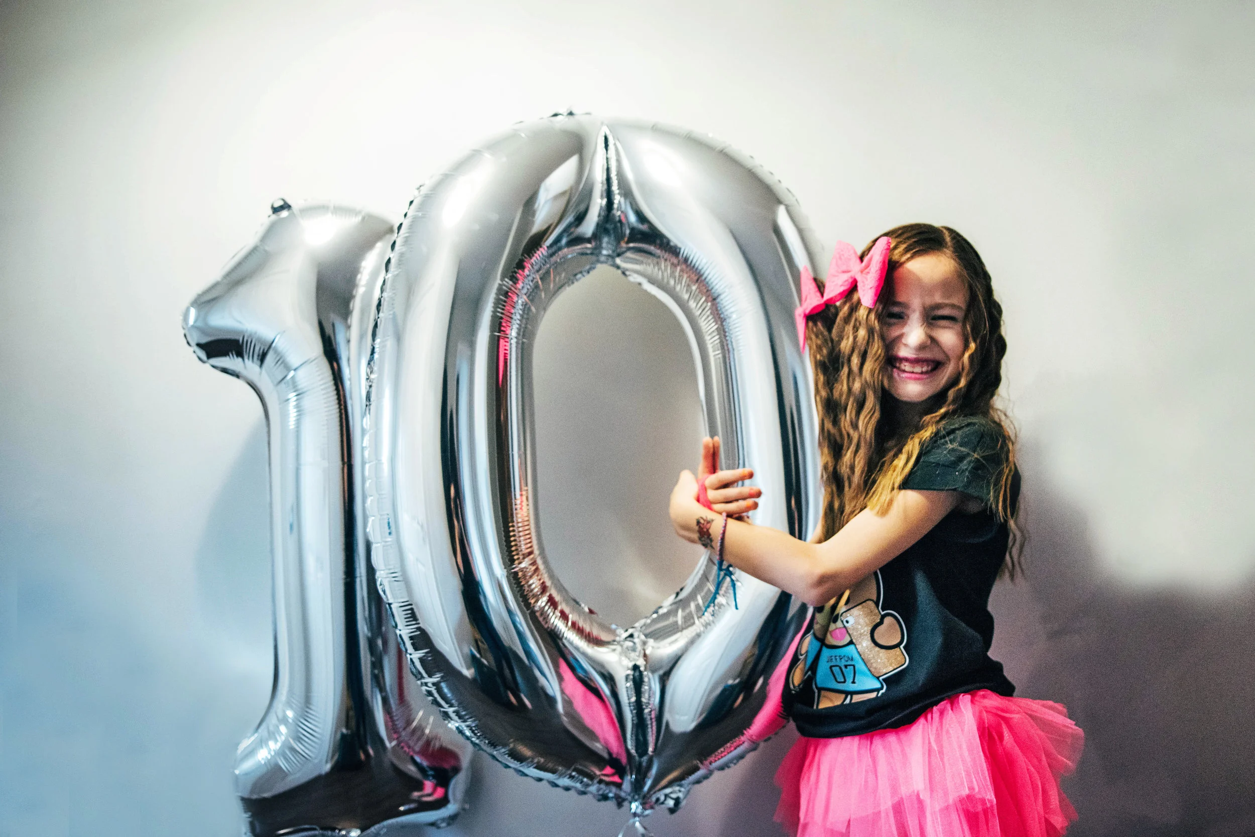 Young girl with 10 balloon Essex UK Documentary Photographer