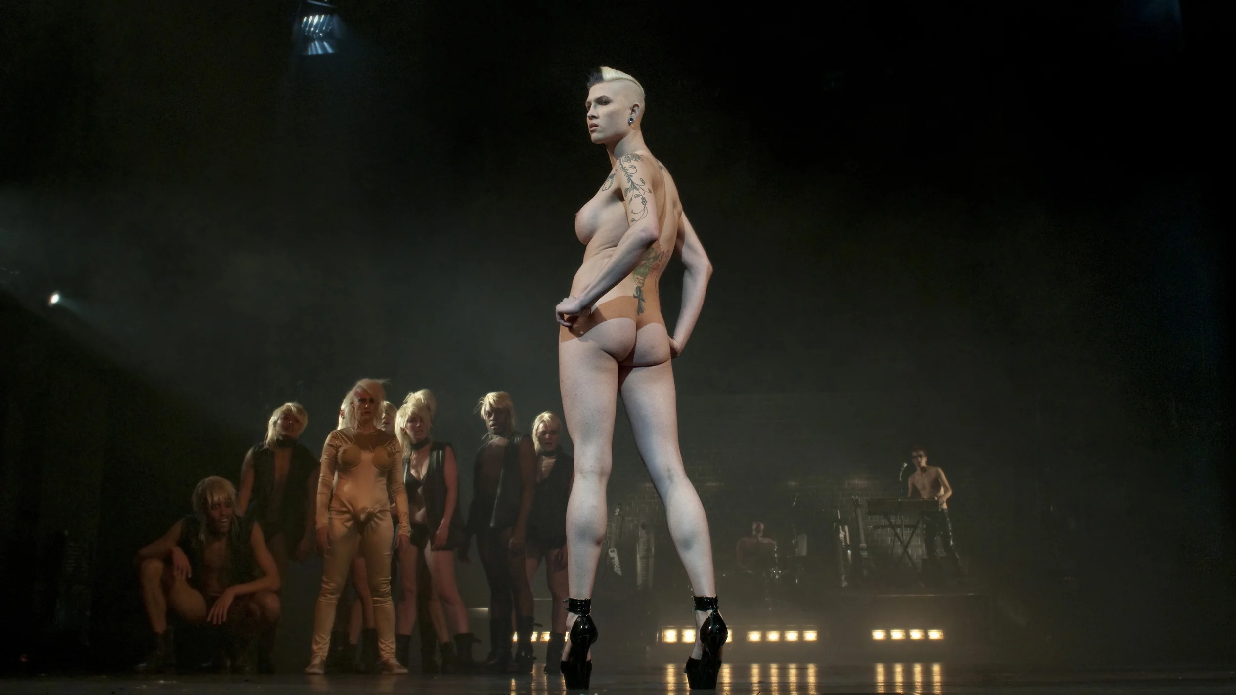 New iTunes release!: PEACHES DOES HERSELF