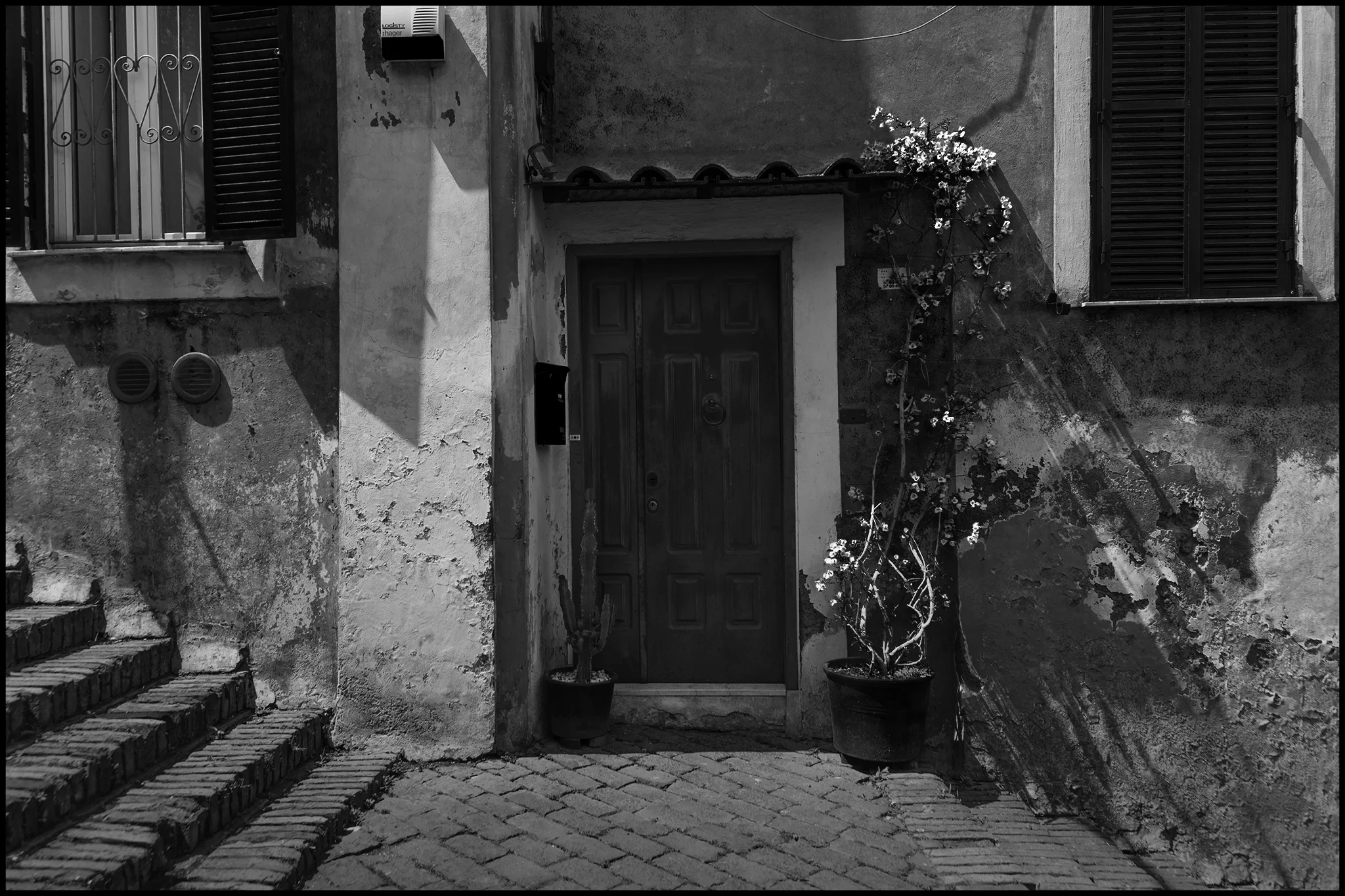 6 June 2019 - Door and stairs, Rome IT